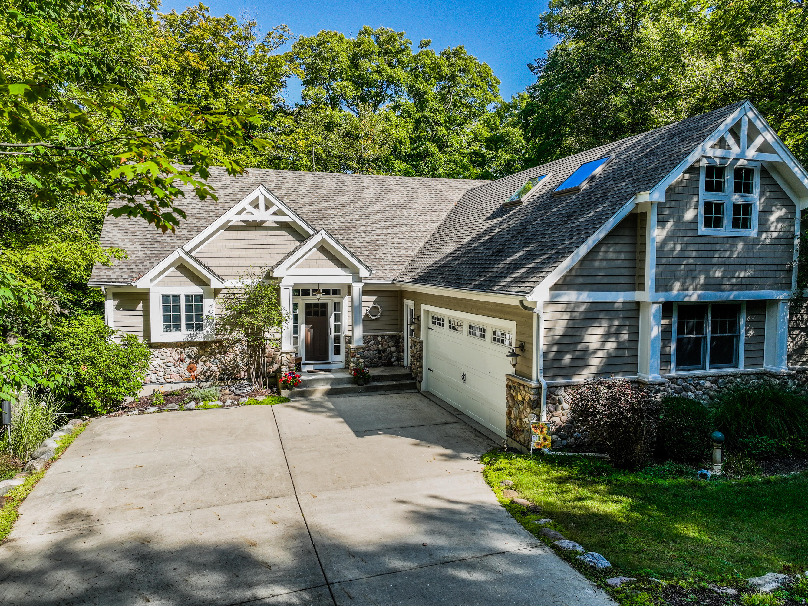 670 Upper Brookwood Dr
