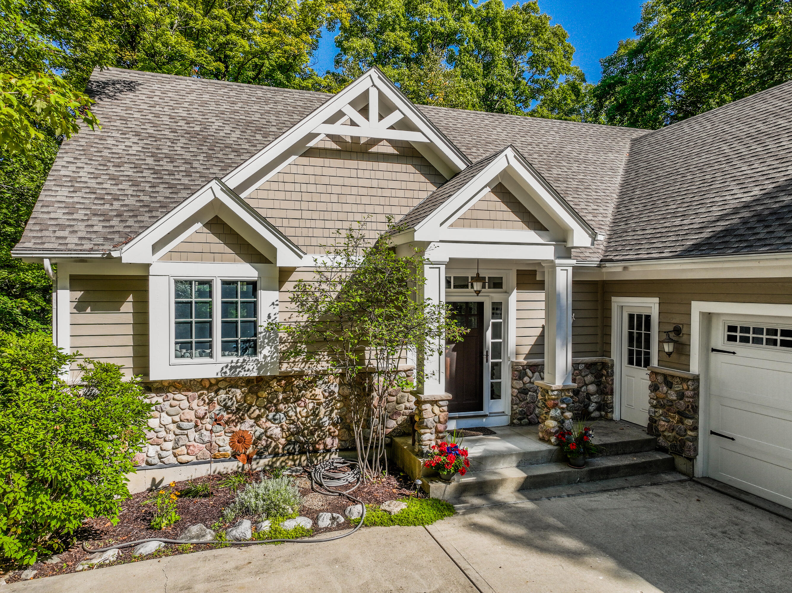 670 Upper Brookwood Dr