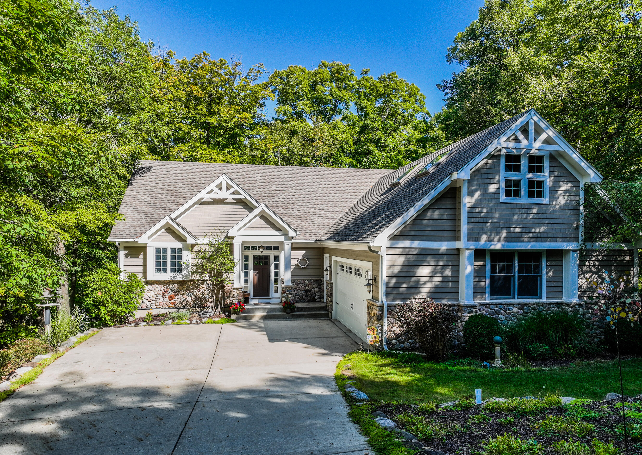 670 Upper Brookwood Dr