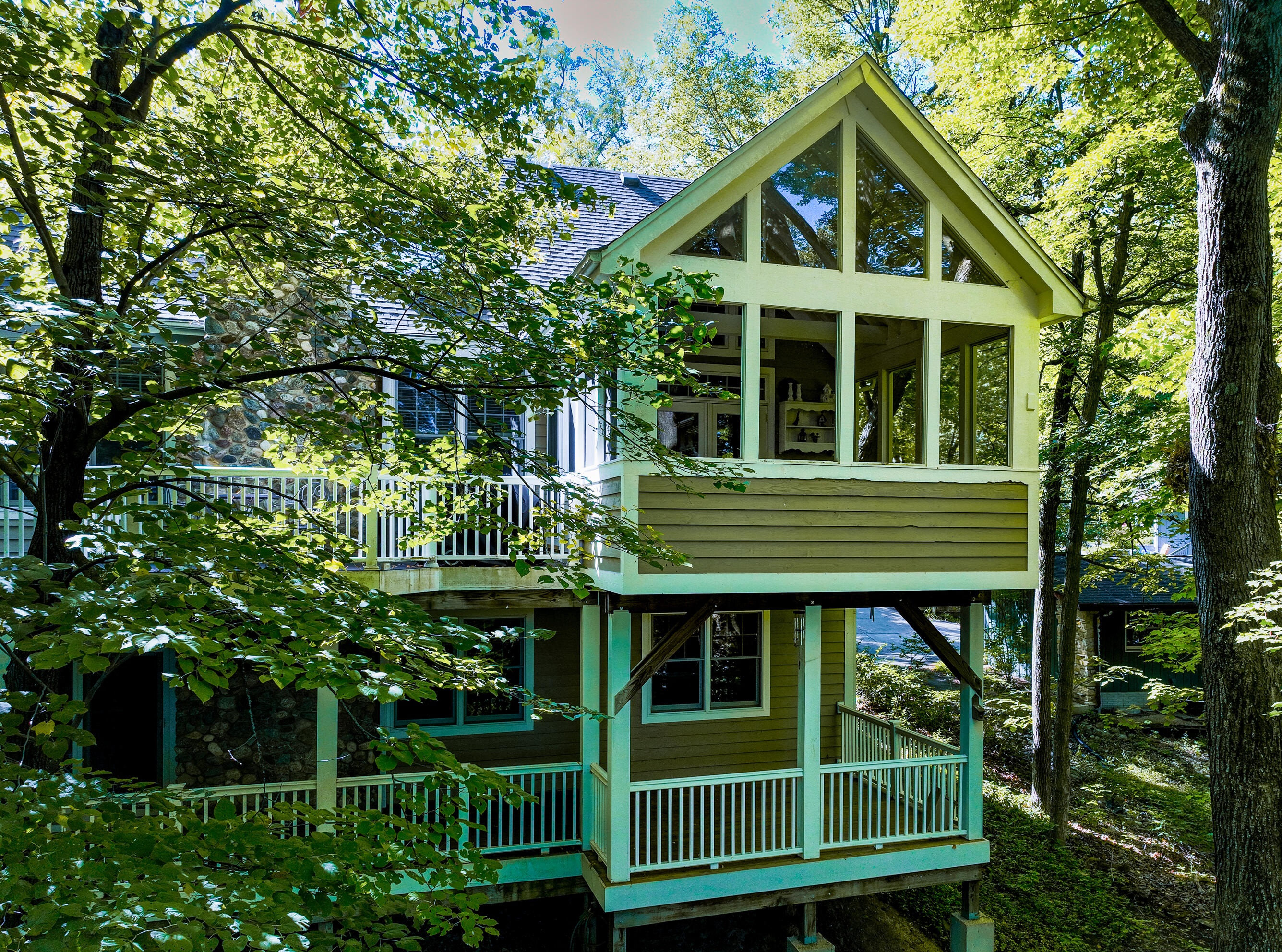 670 Upper Brookwood Dr