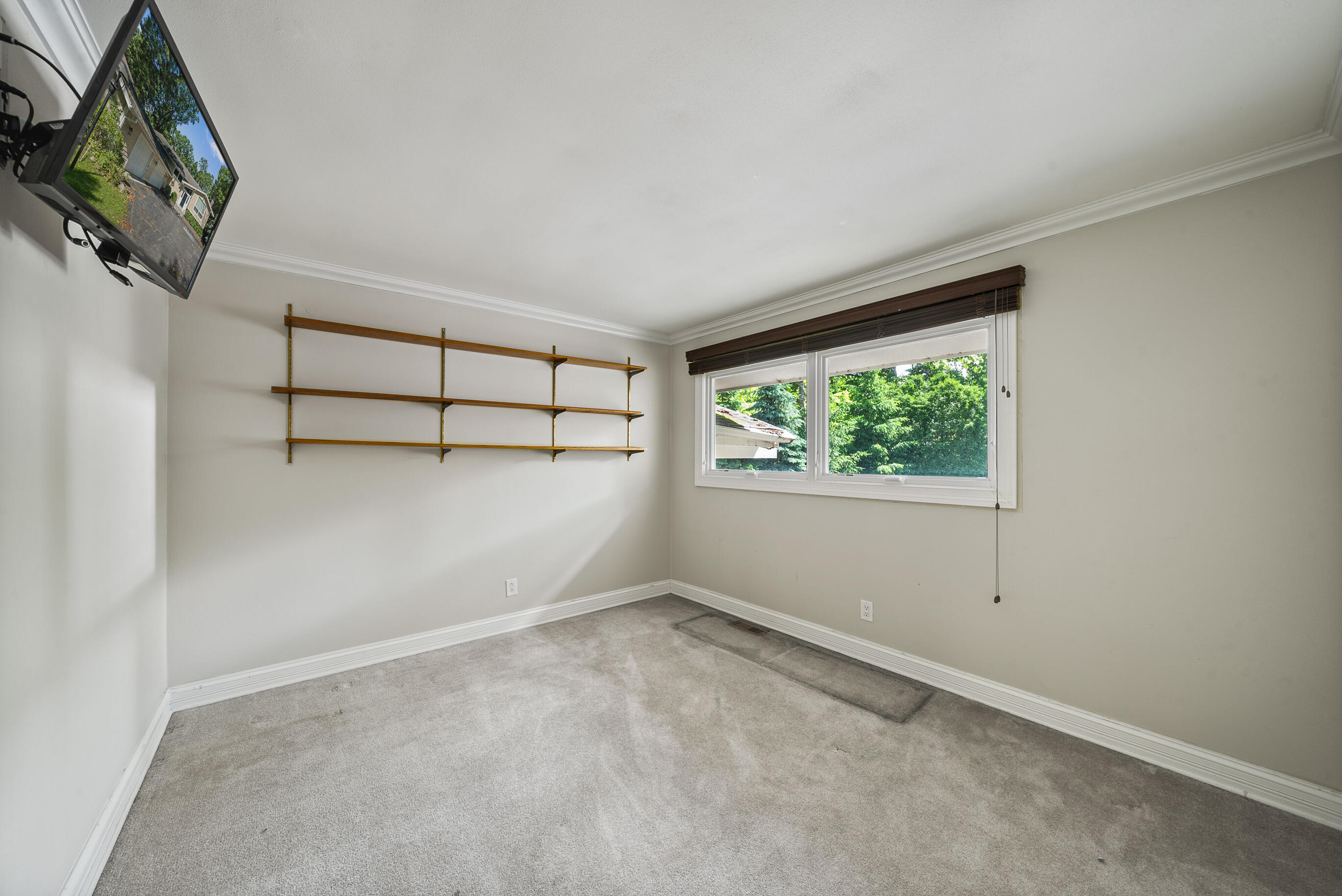 936 Tarrant Dr