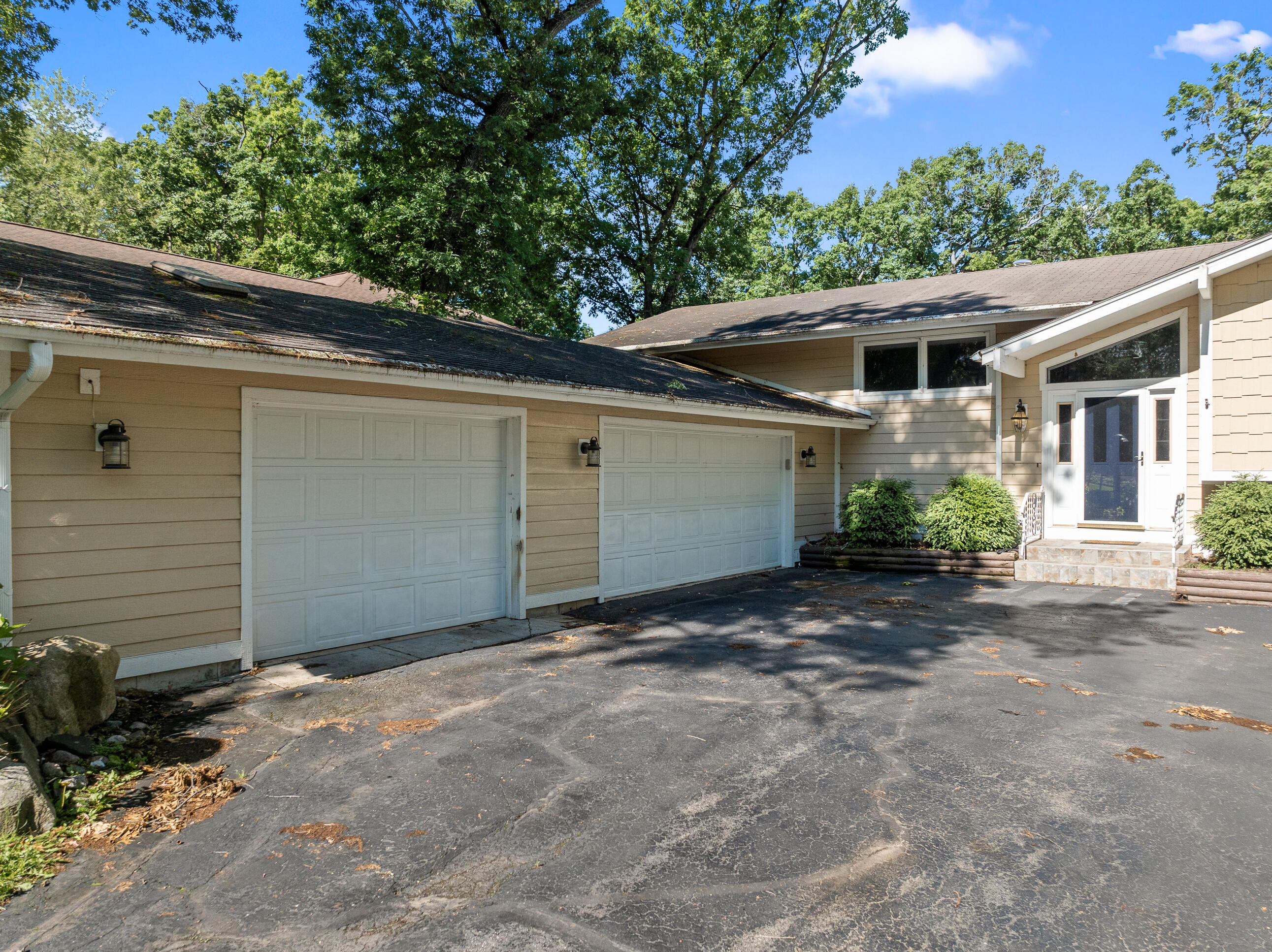 936 Tarrant Dr