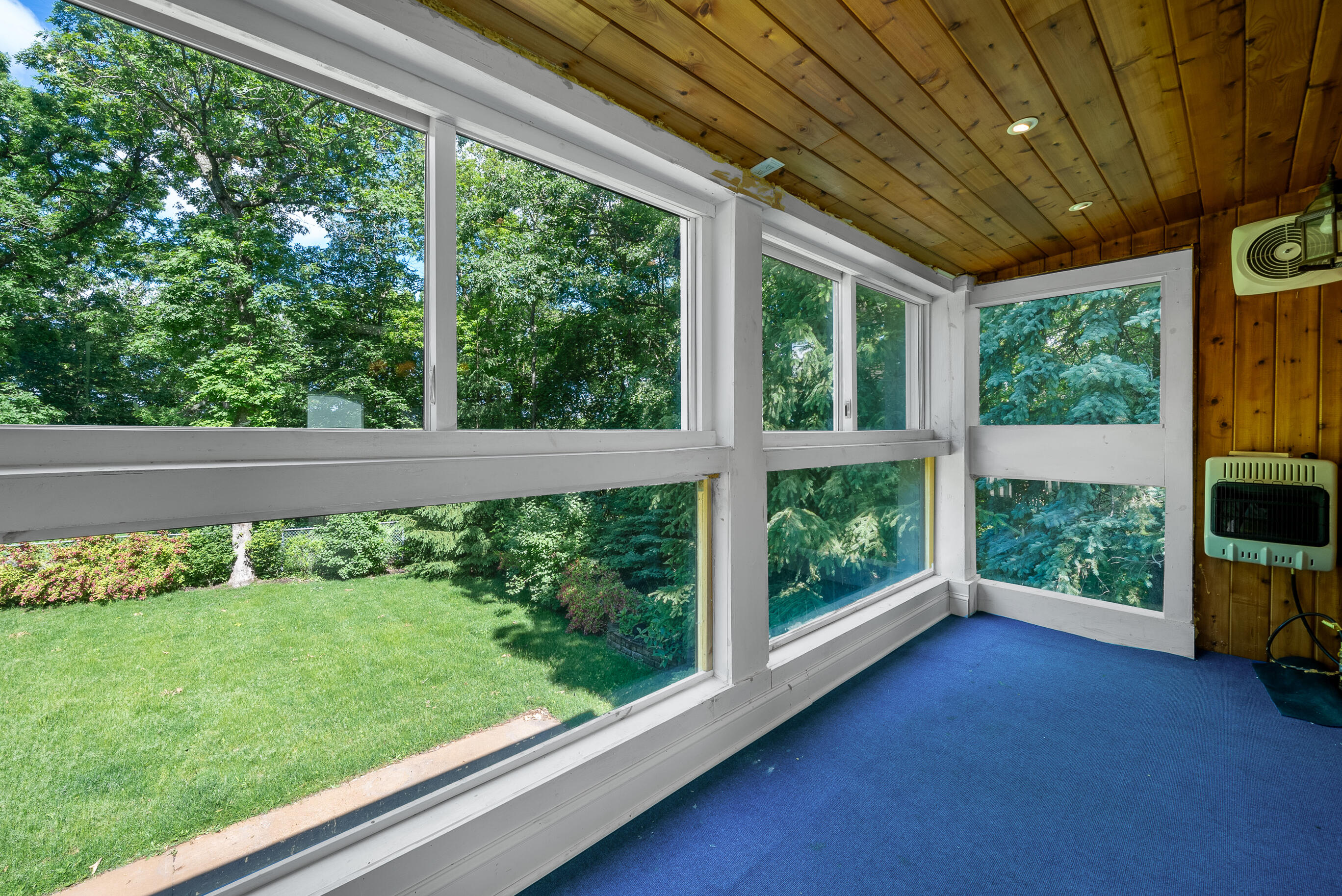 936 Tarrant Dr