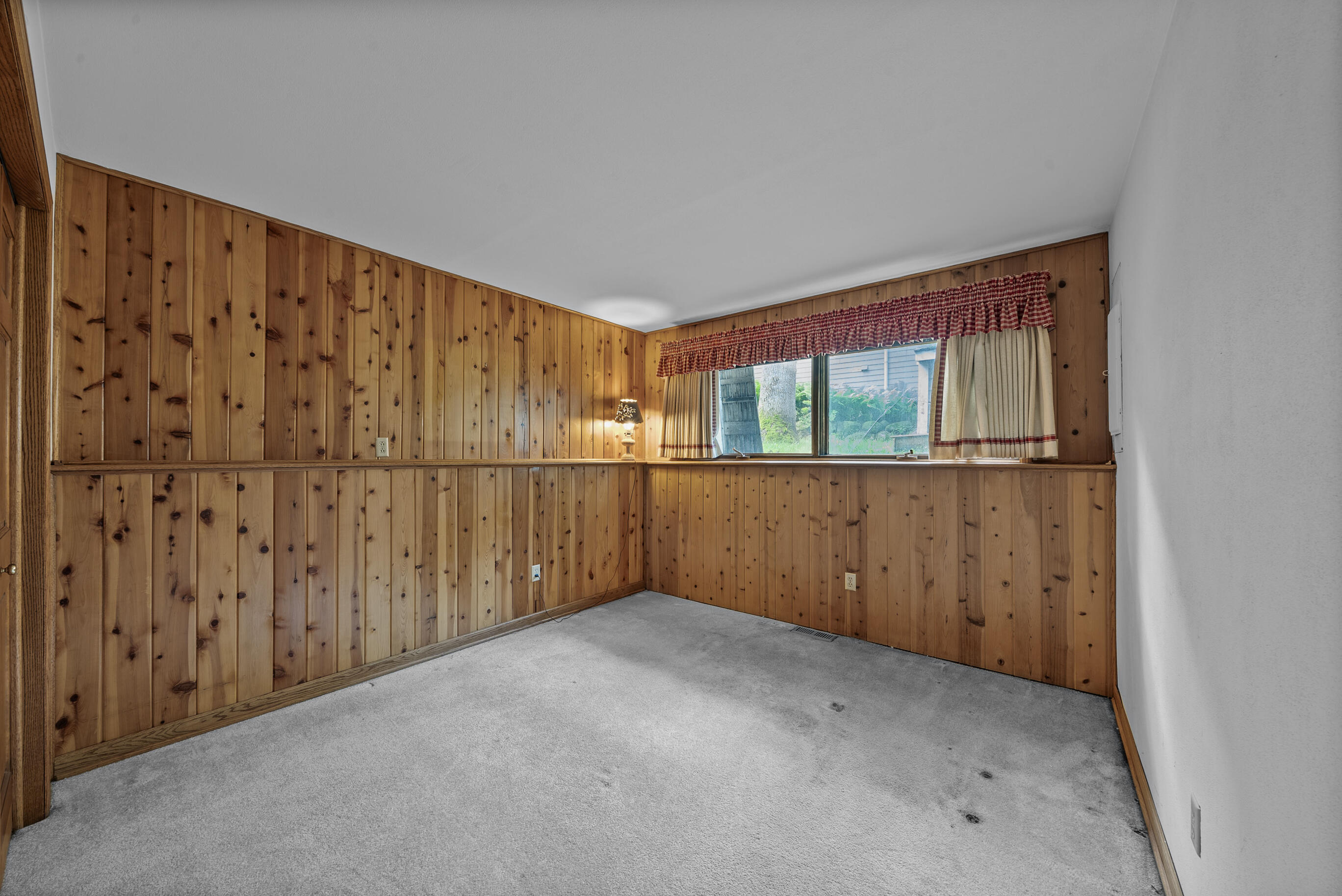 936 Tarrant Dr