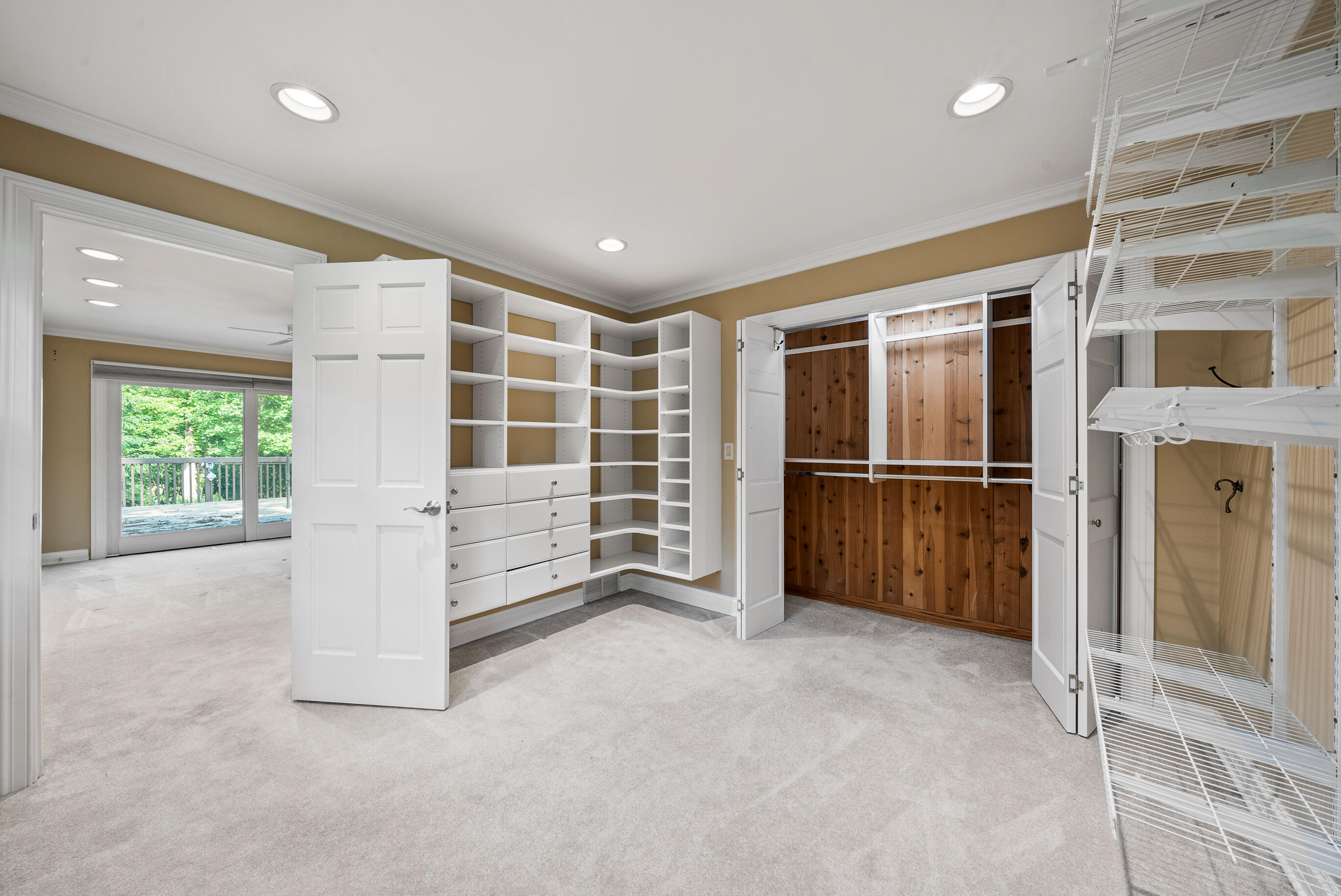 936 Tarrant Dr