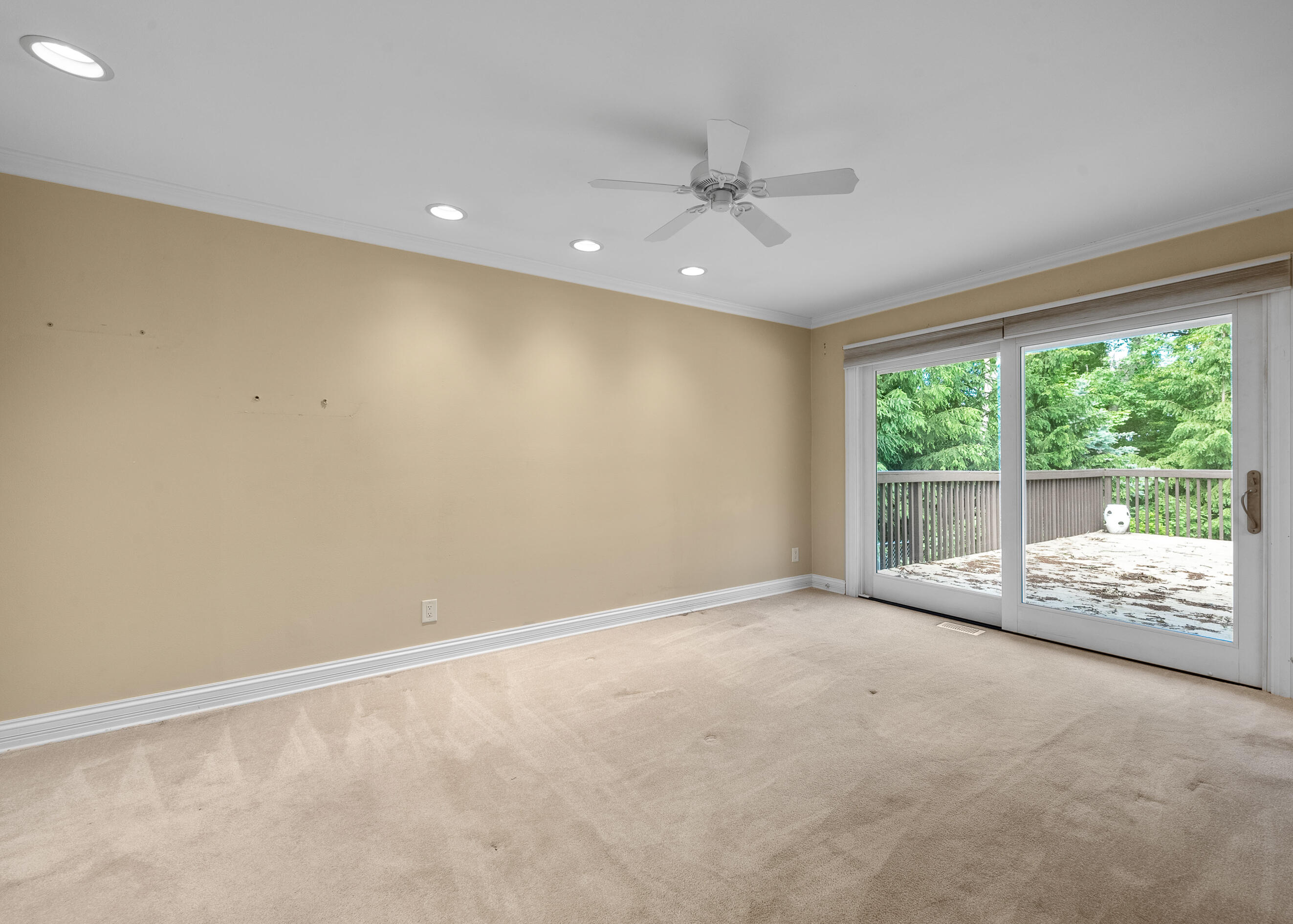 936 Tarrant Dr