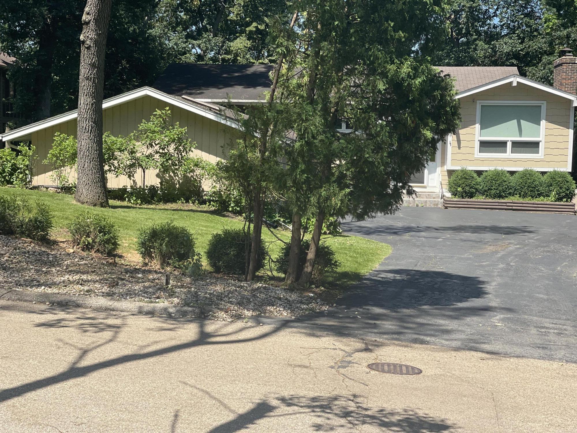 936 Tarrant Dr
