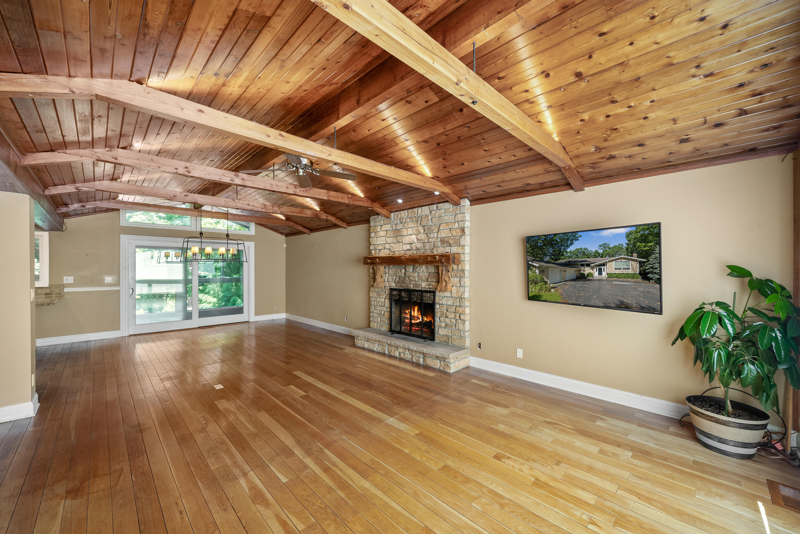 936 Tarrant Dr