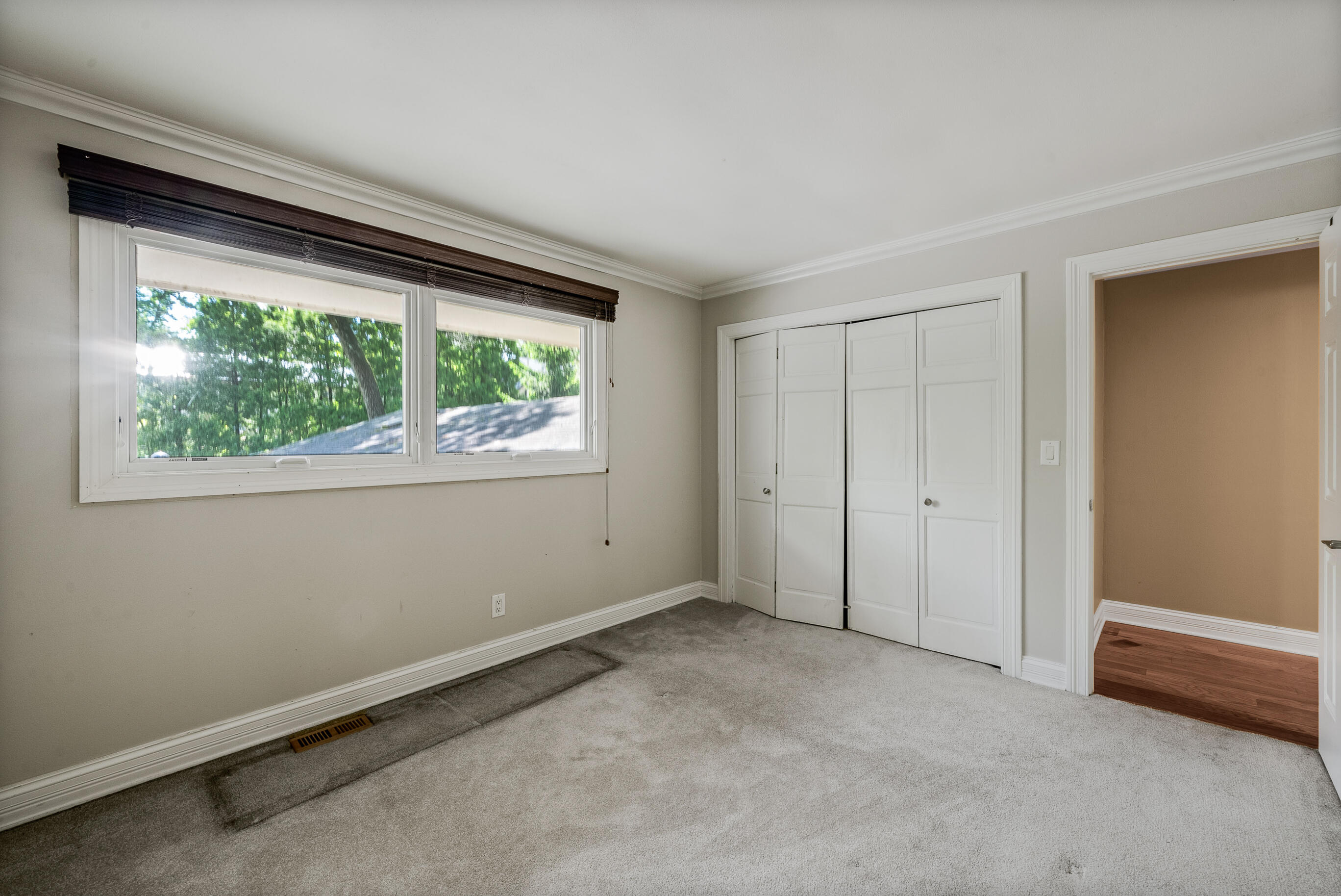 936 Tarrant Dr