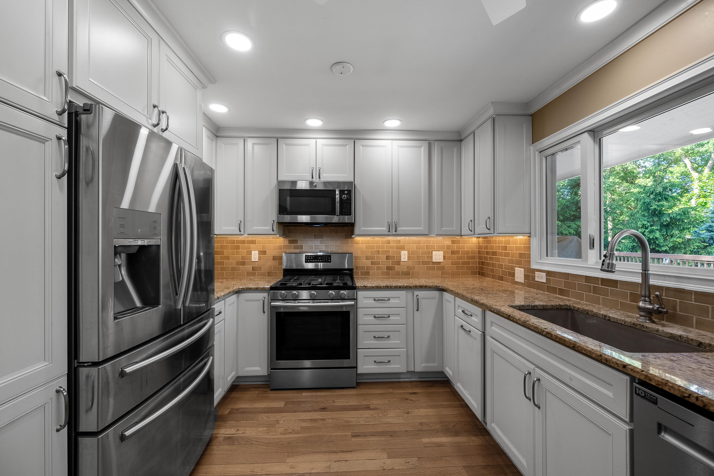 936 Tarrant Dr