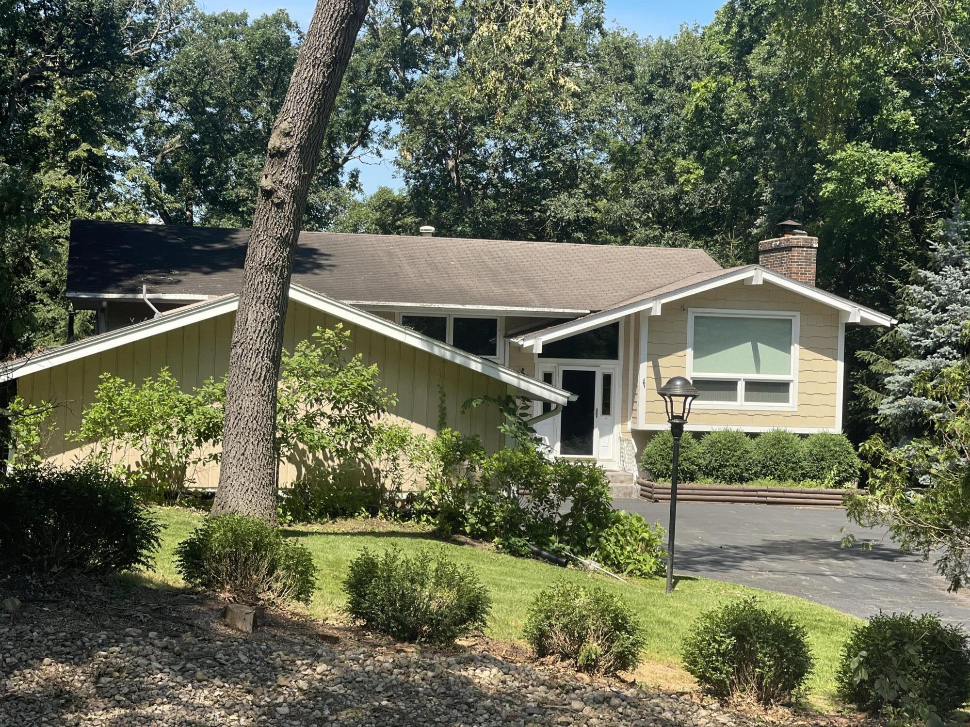 936 Tarrant Dr