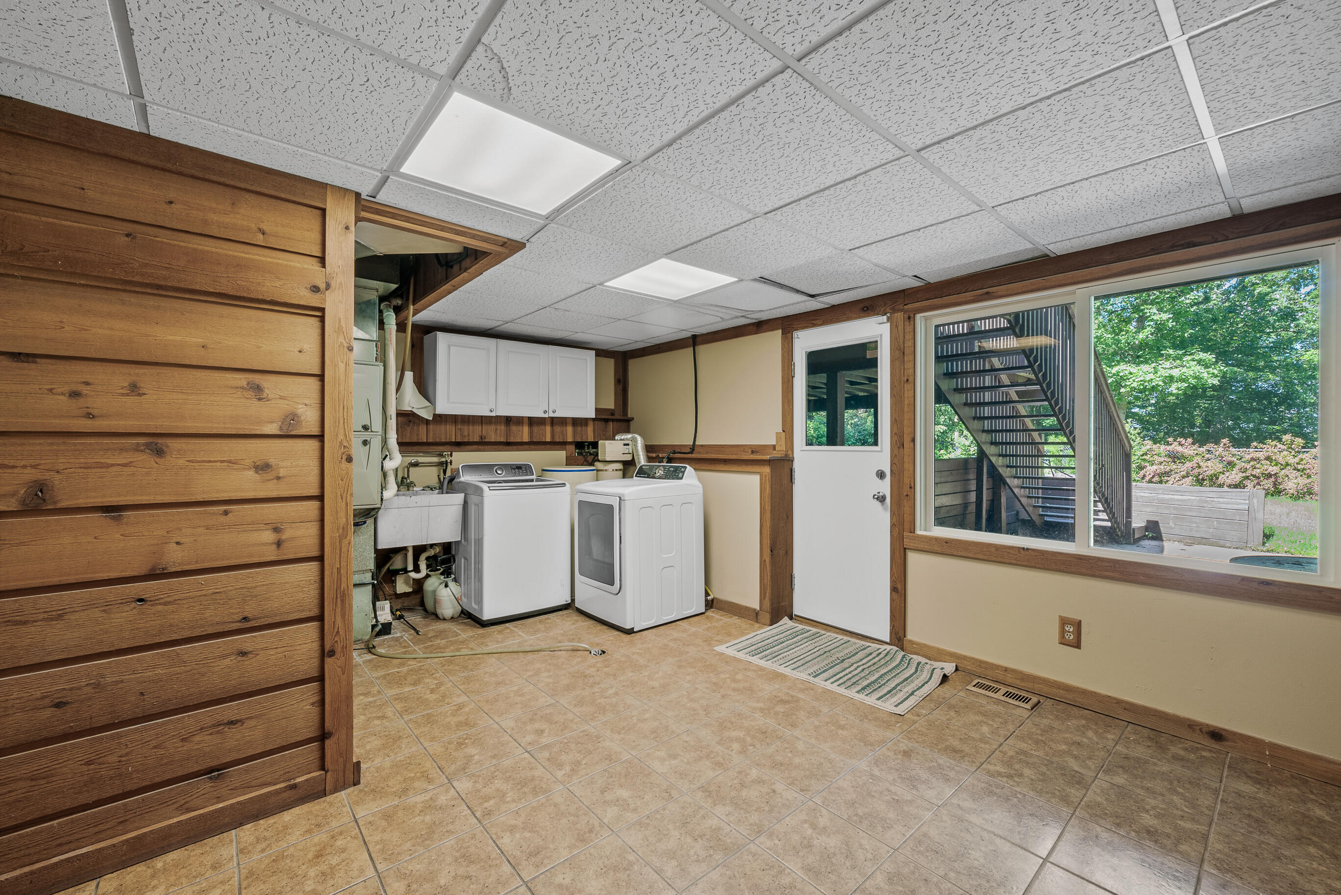 936 Tarrant Dr