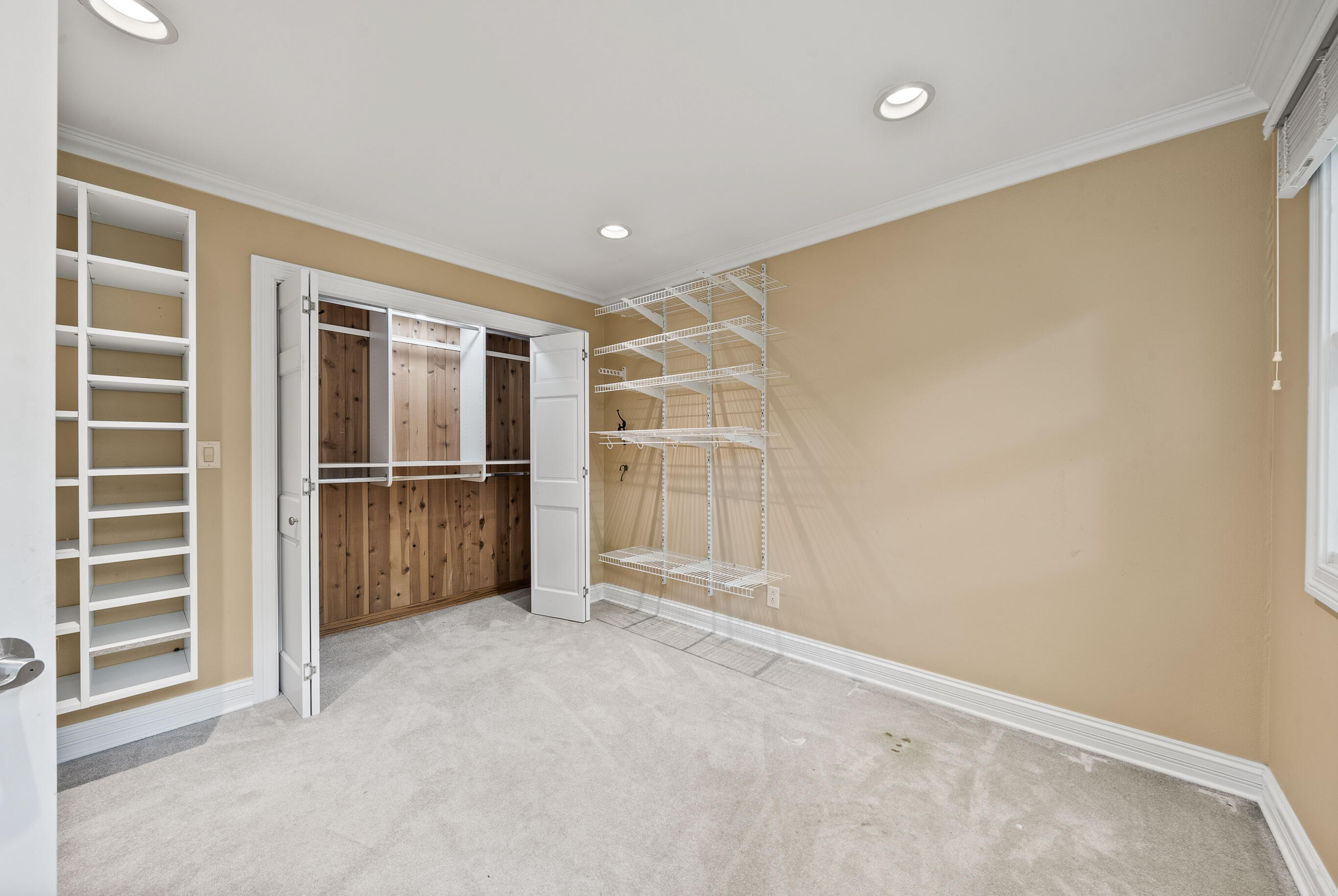 936 Tarrant Dr
