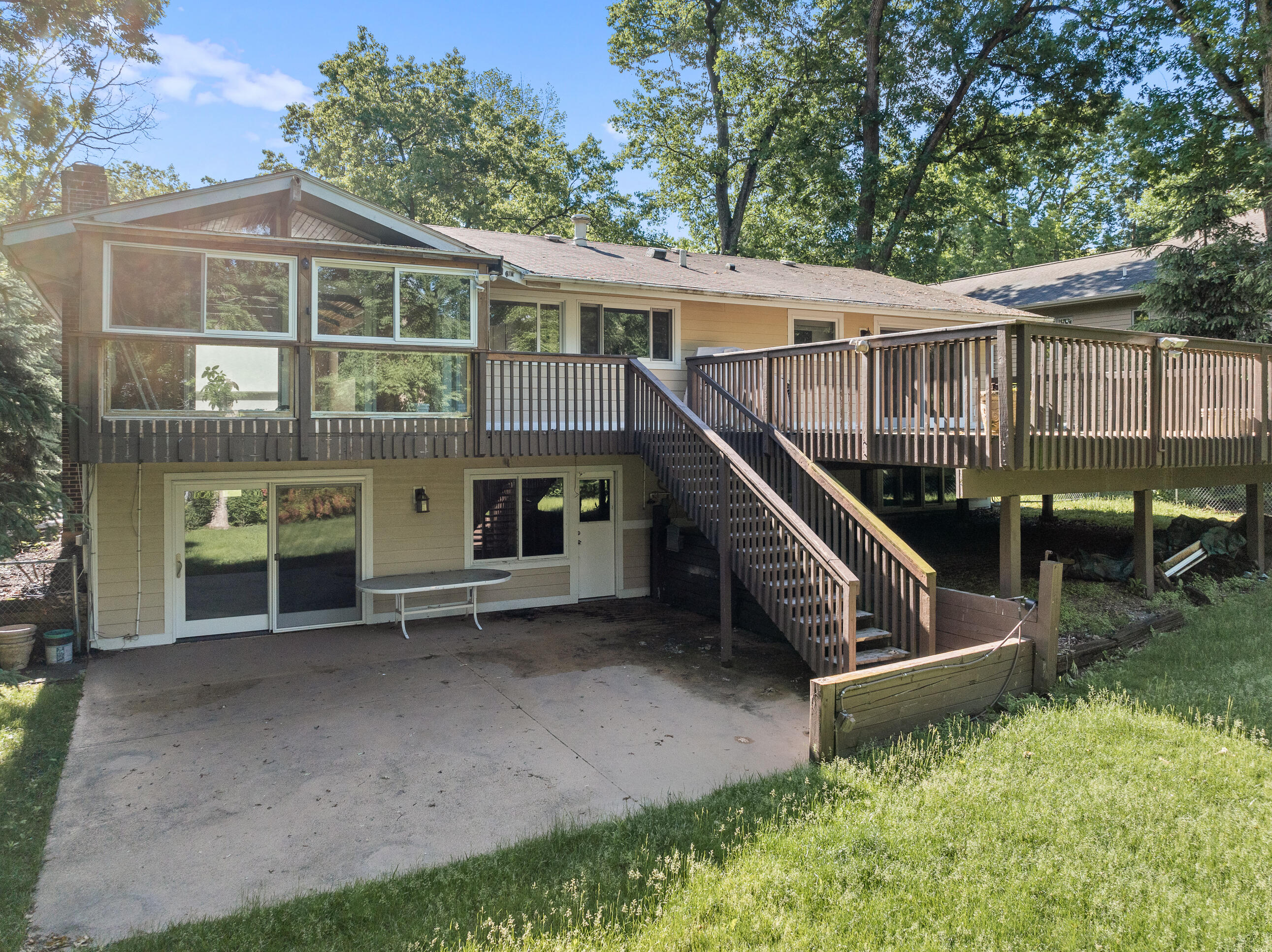 936 Tarrant Dr
