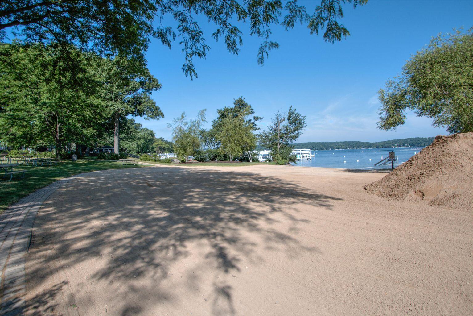 403 Deerpath W - F