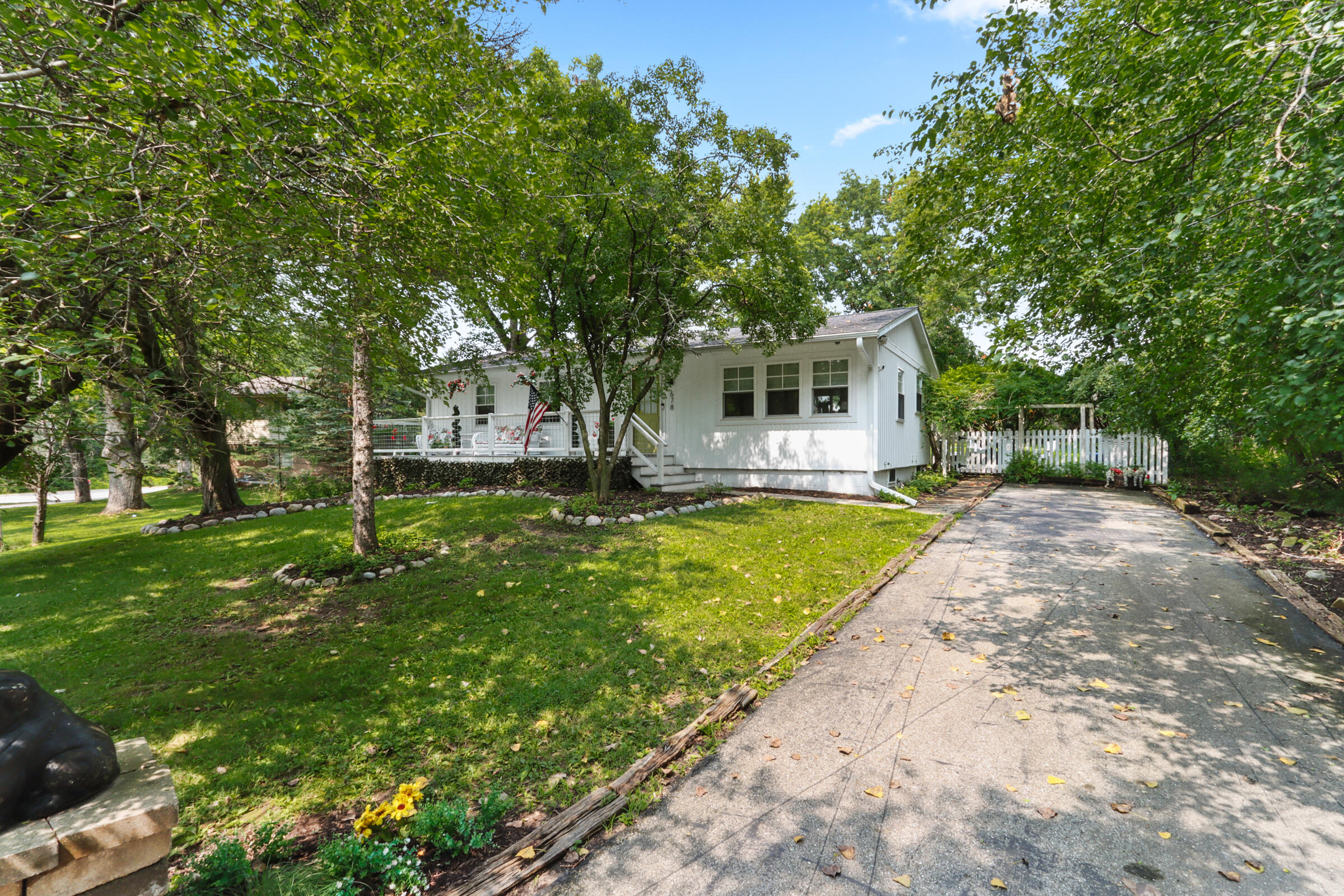 678 S Lakeshore Dr
