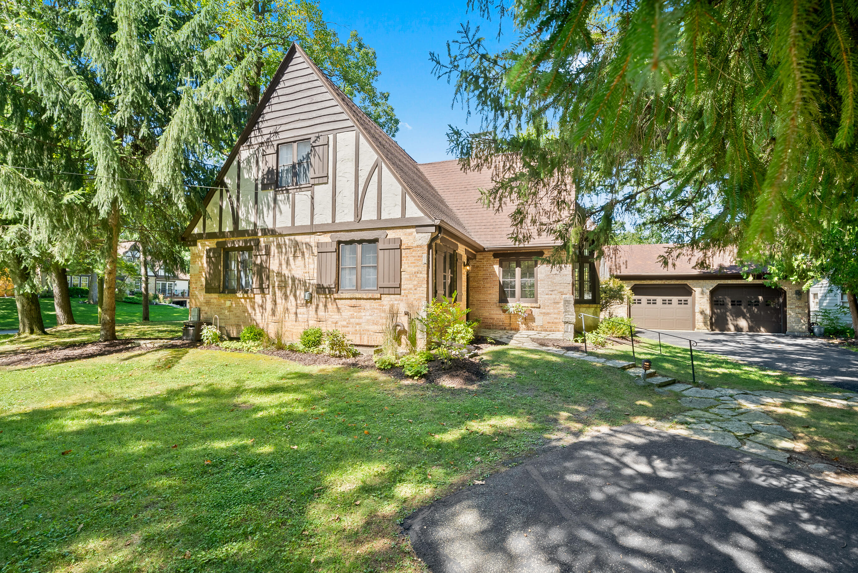 784 Arrowhead Dr