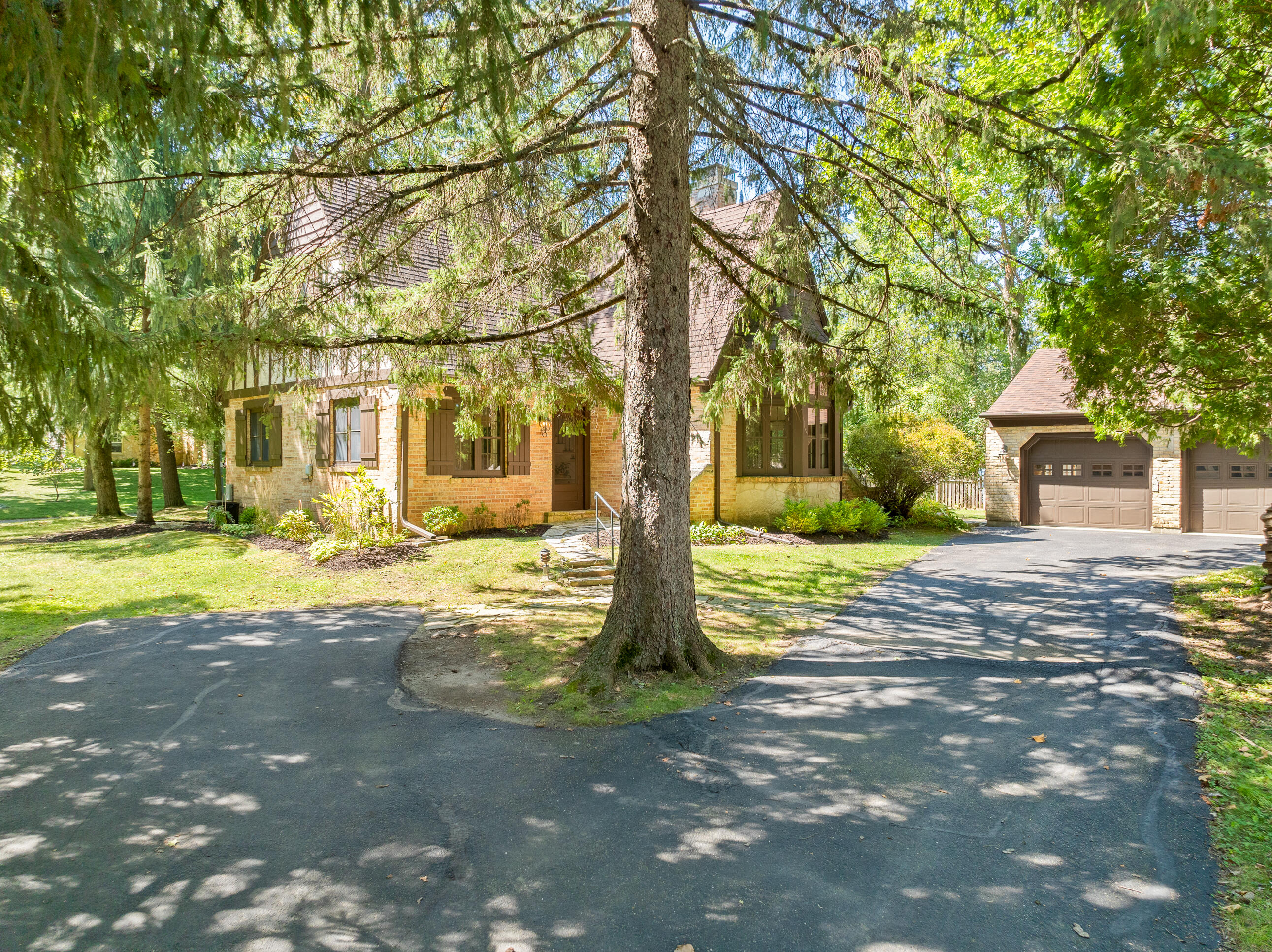 784 Arrowhead Dr