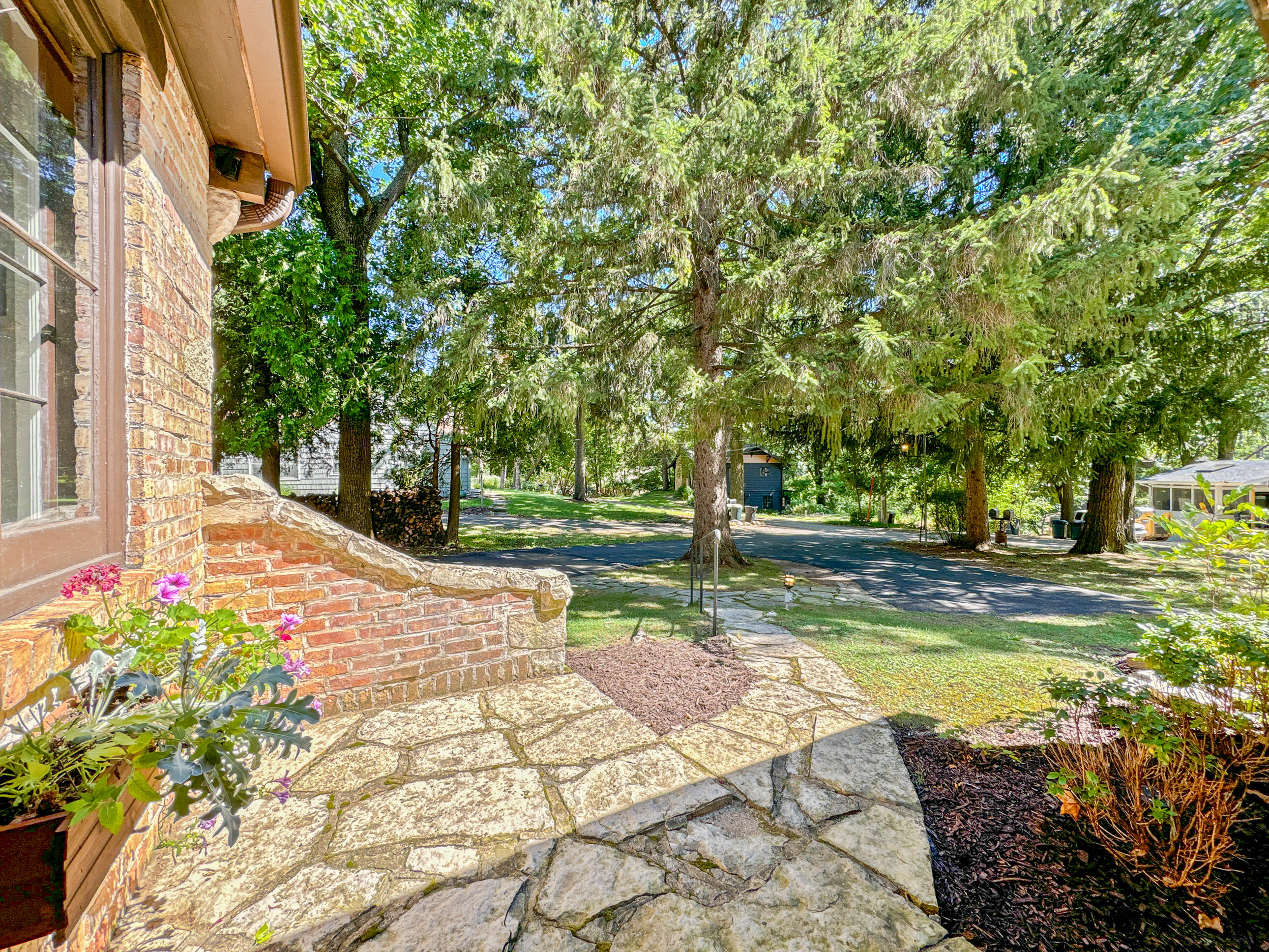784 Arrowhead Dr