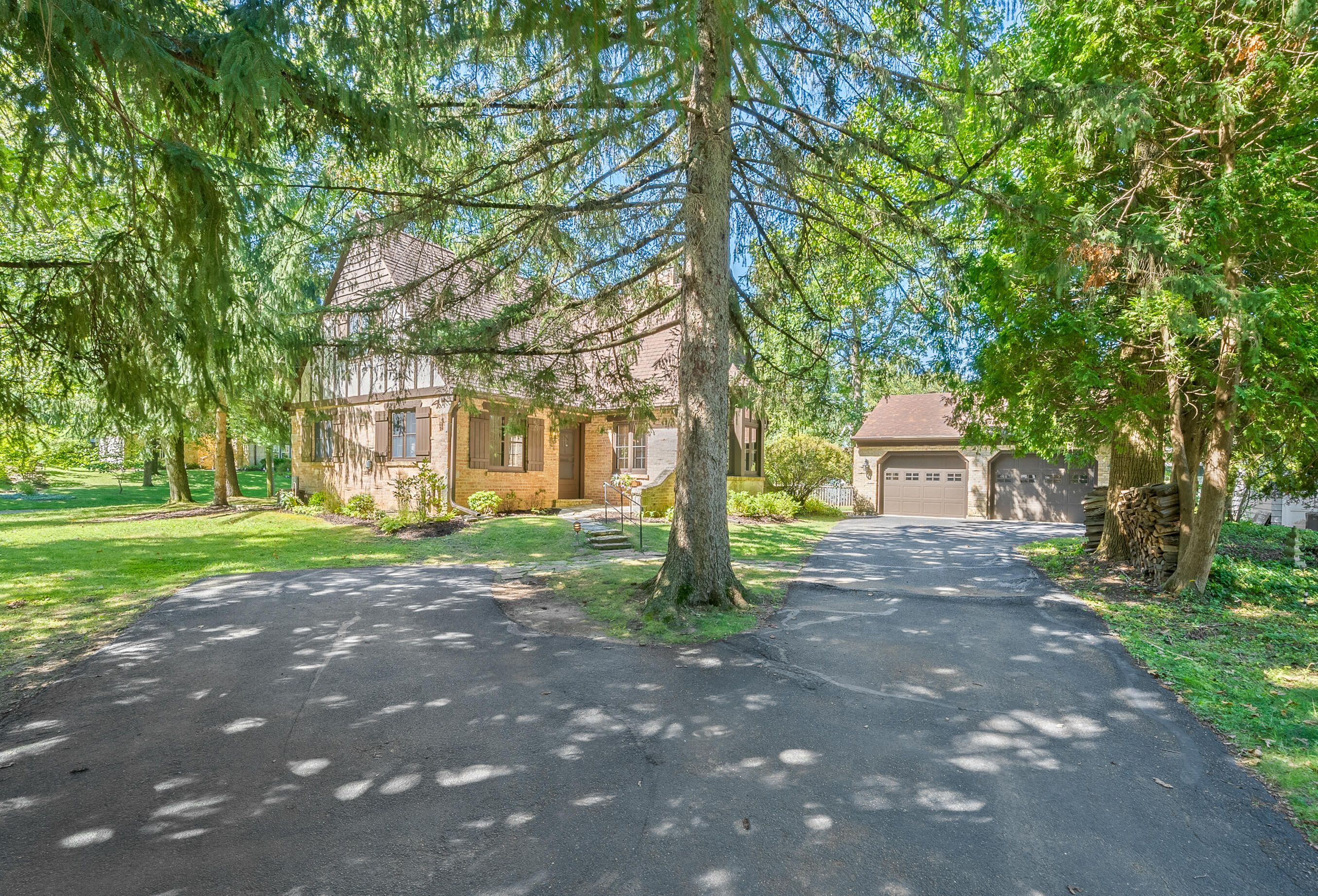 784 Arrowhead Dr