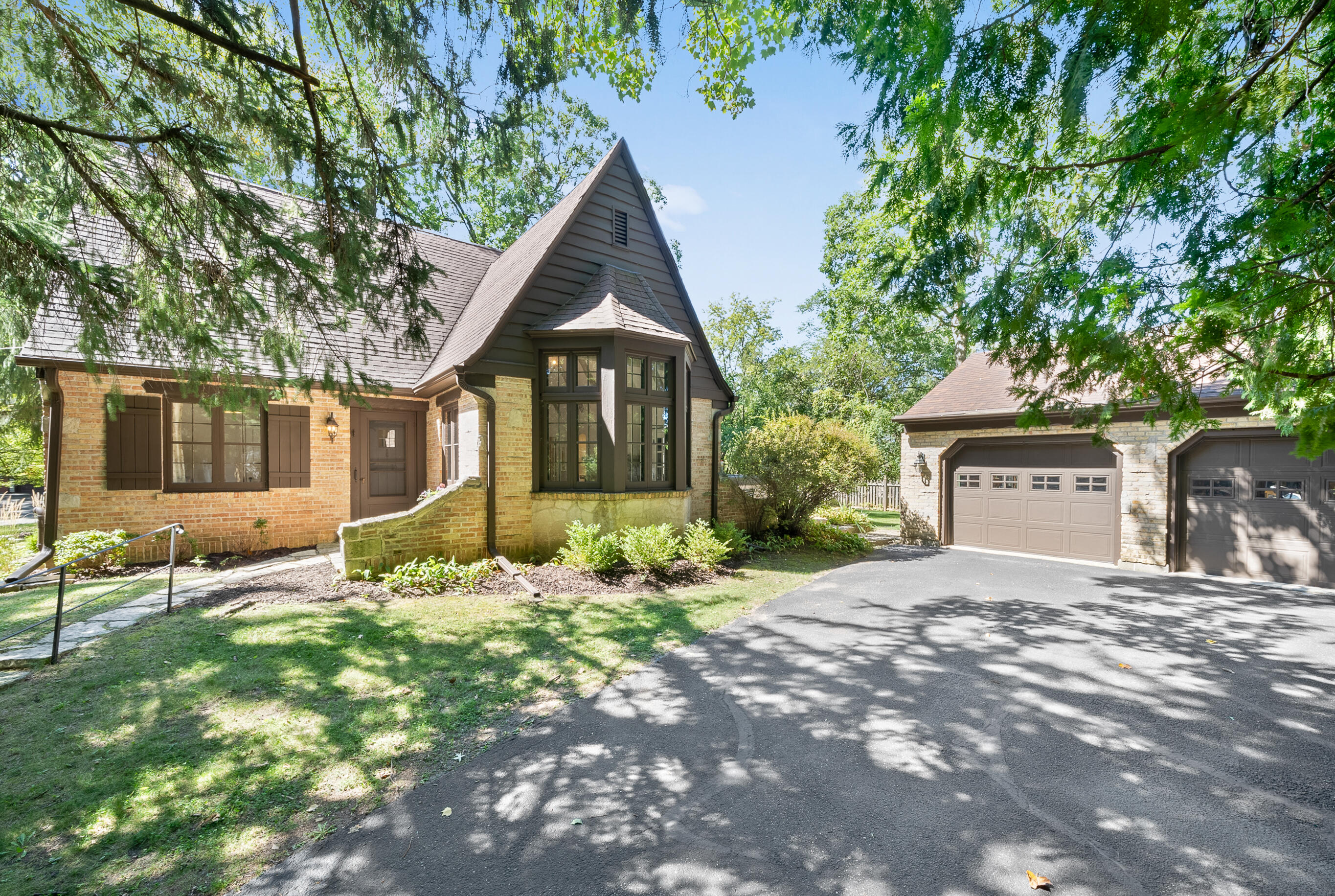 784 Arrowhead Dr