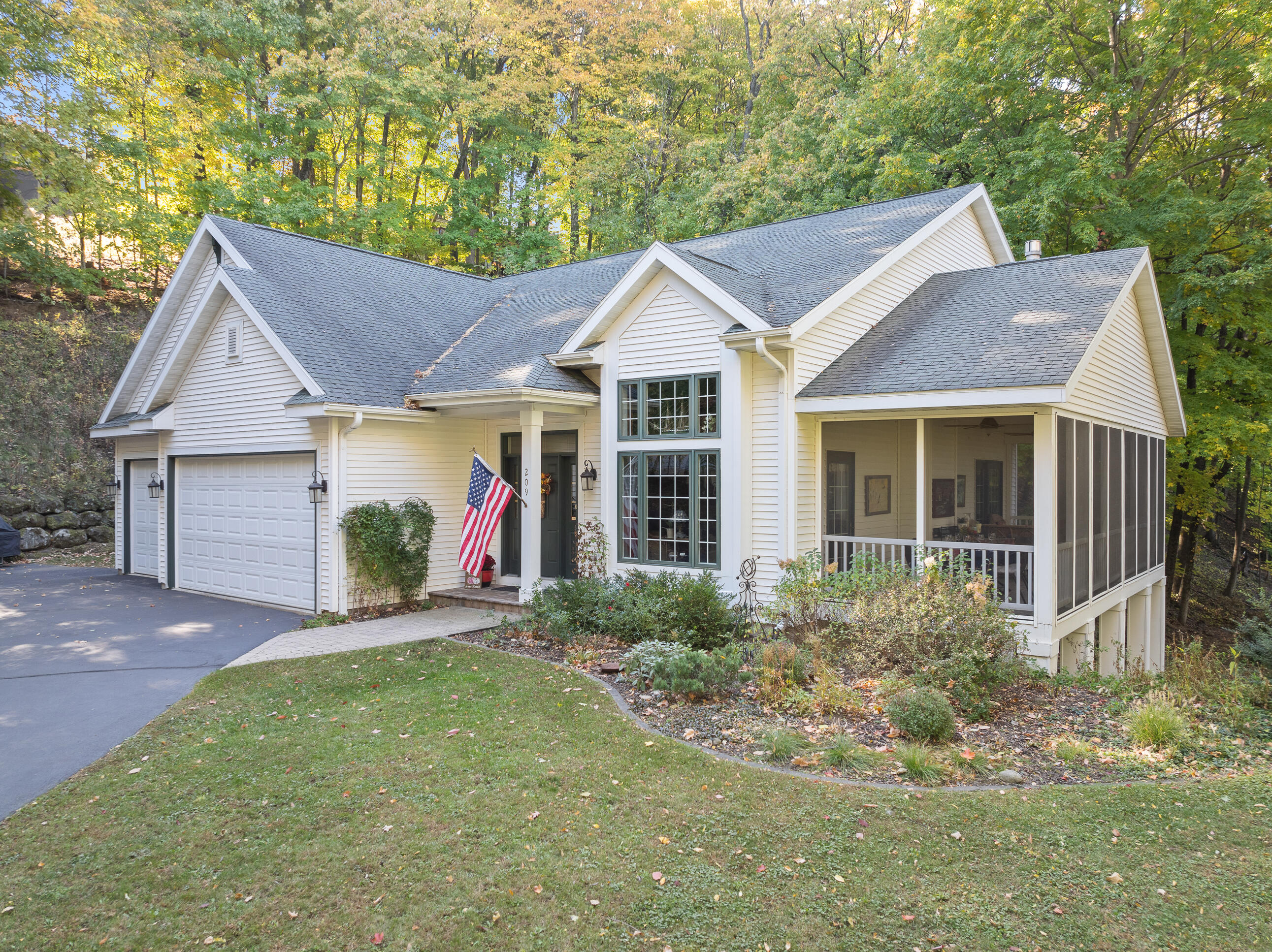 209 Jensen Dr