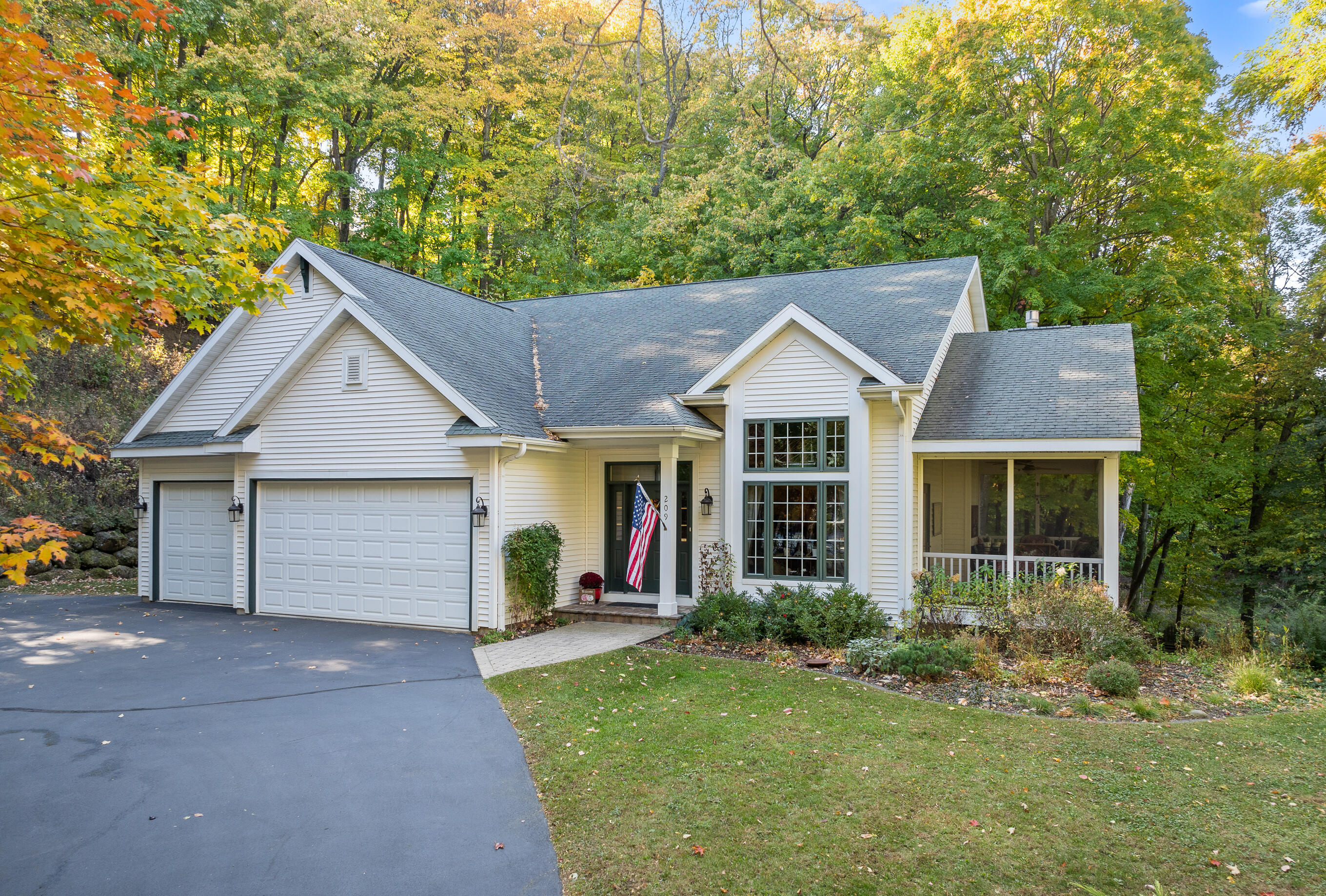 209 Jensen Dr