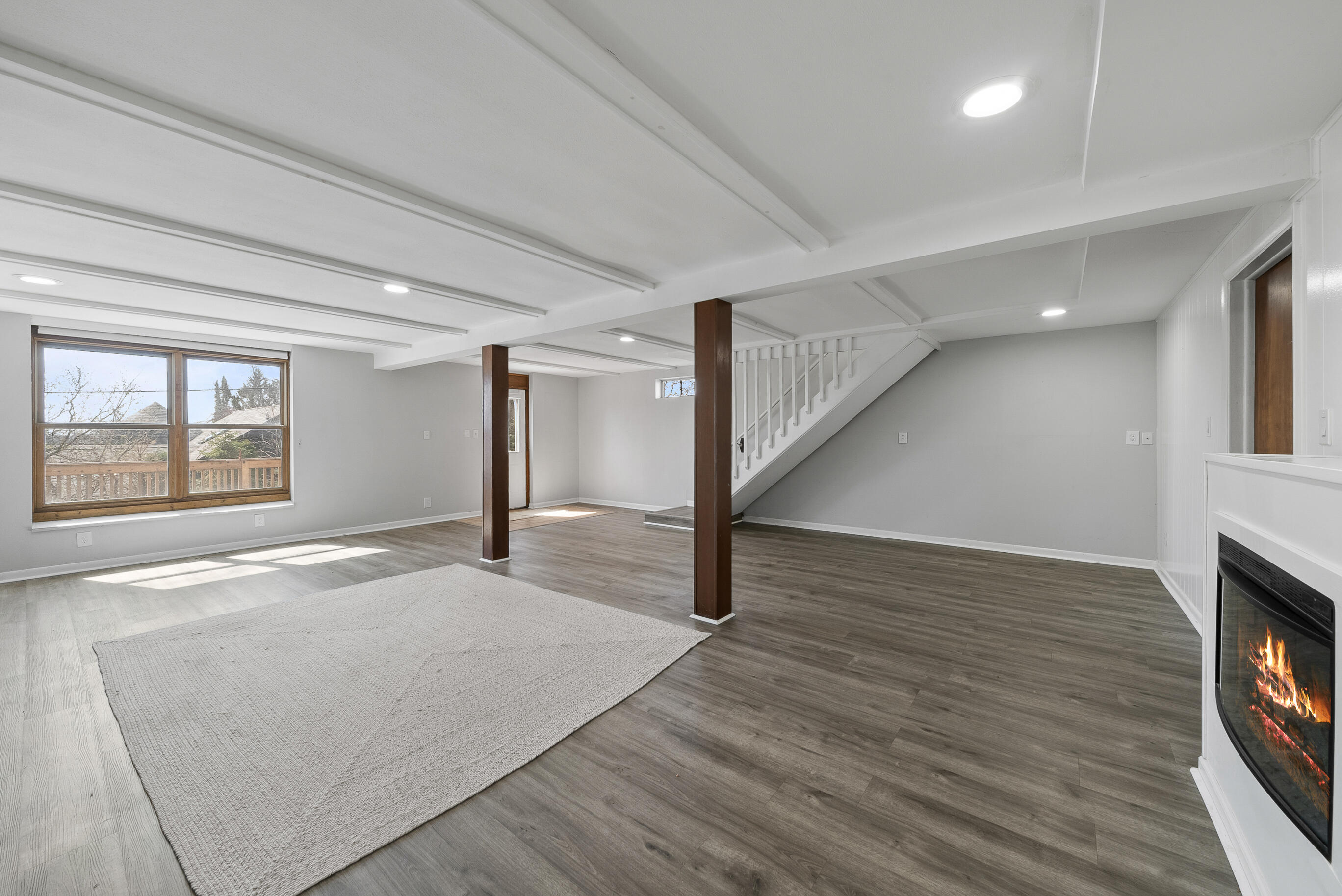 1540 W Main St