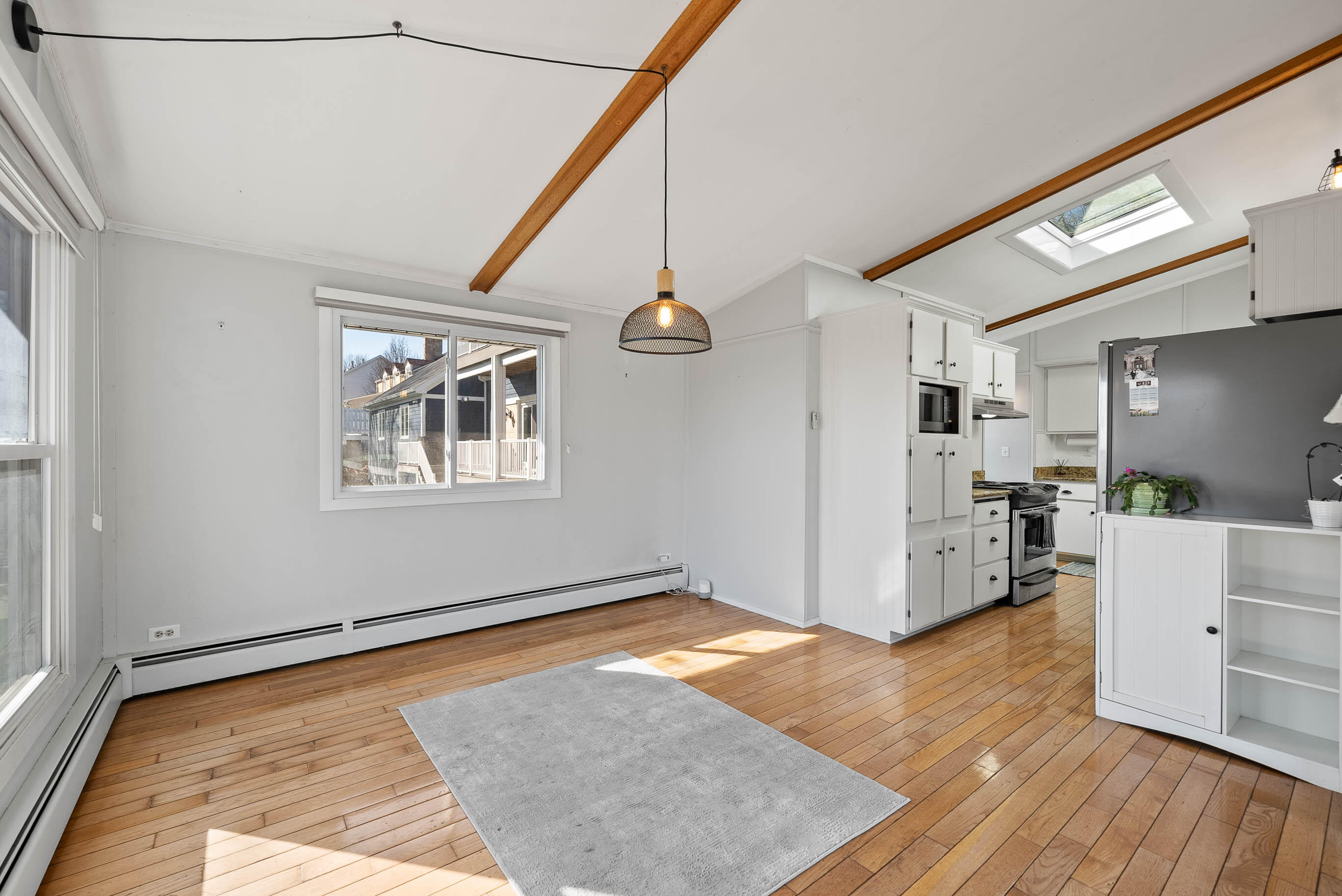 1540 W Main St