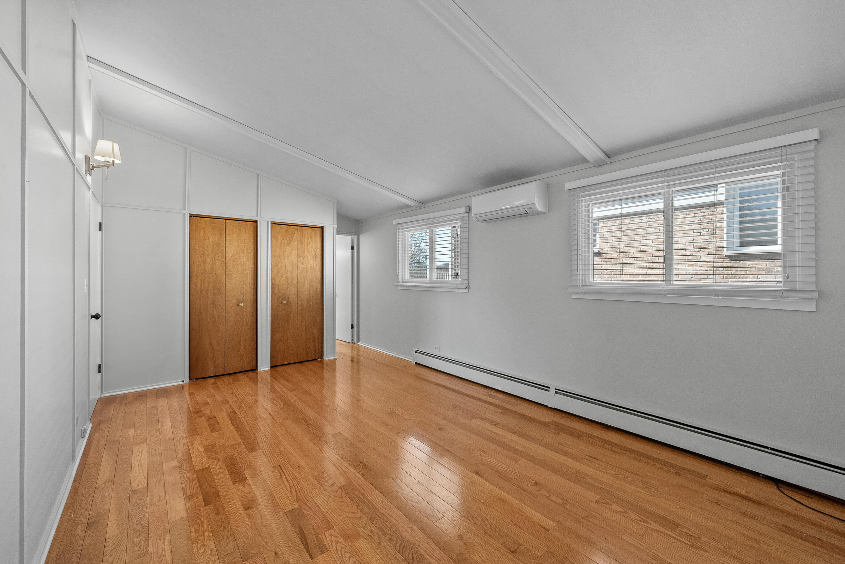 1540 W Main St