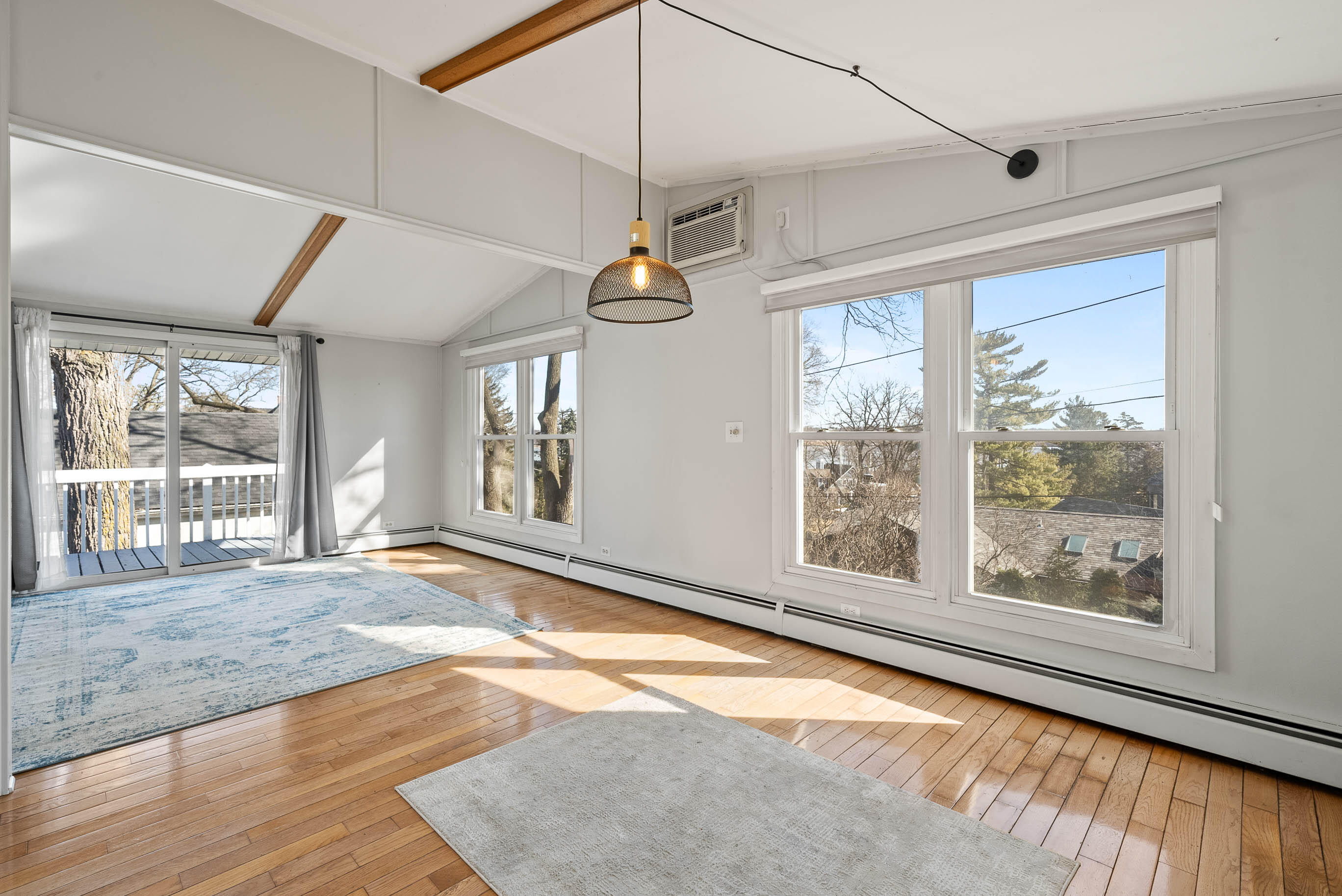 1540 W Main St