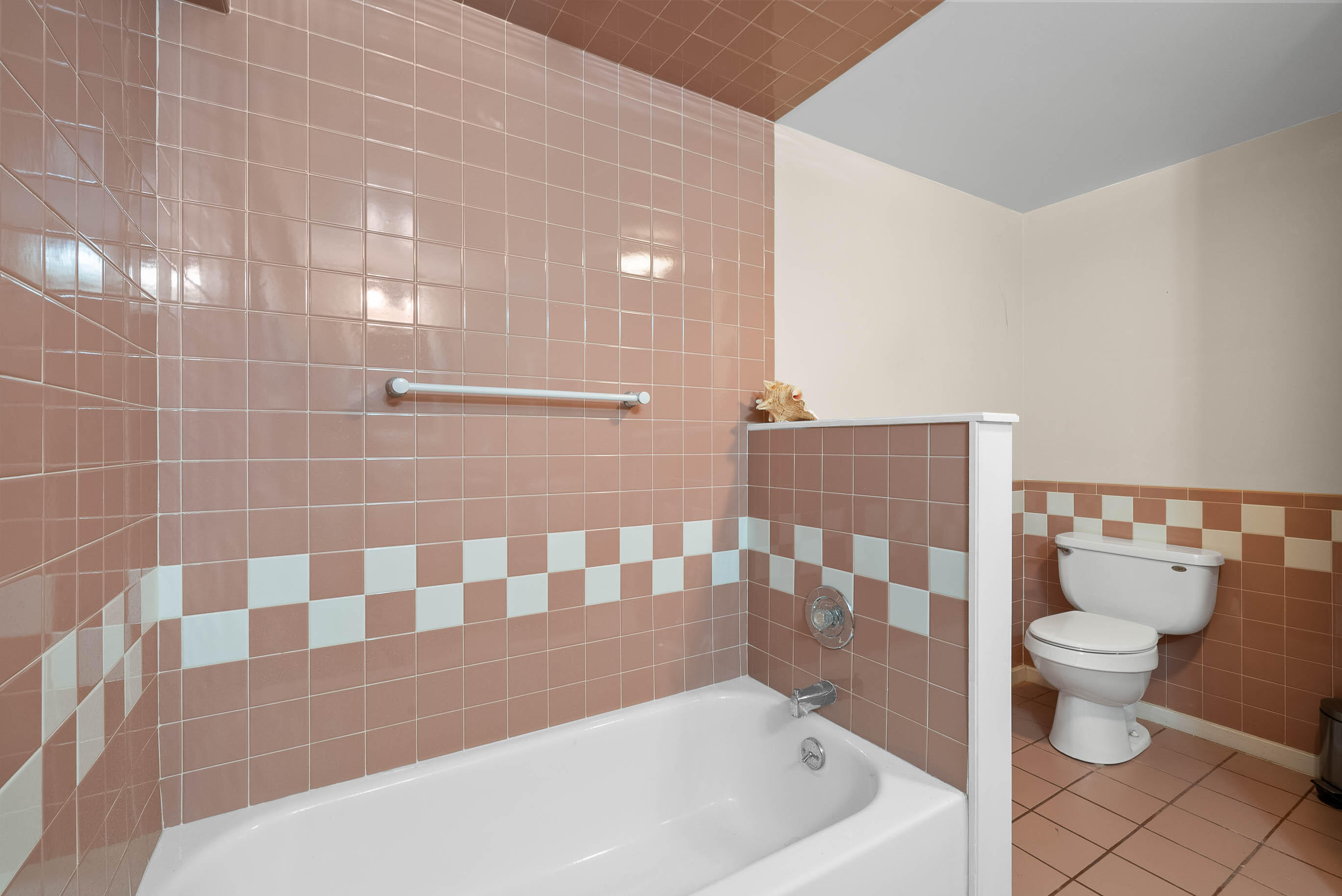 1540 W Main St