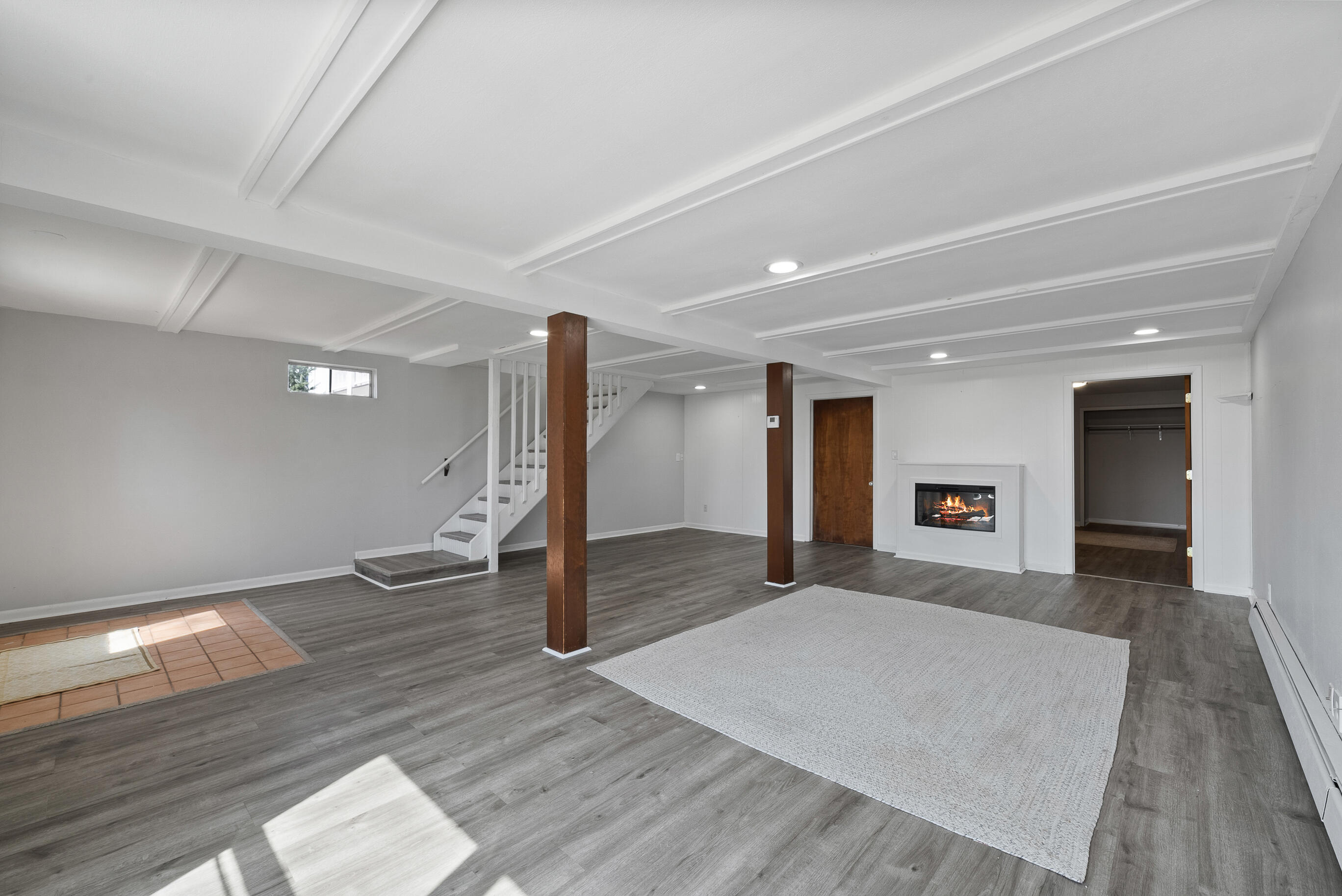 1540 W Main St
