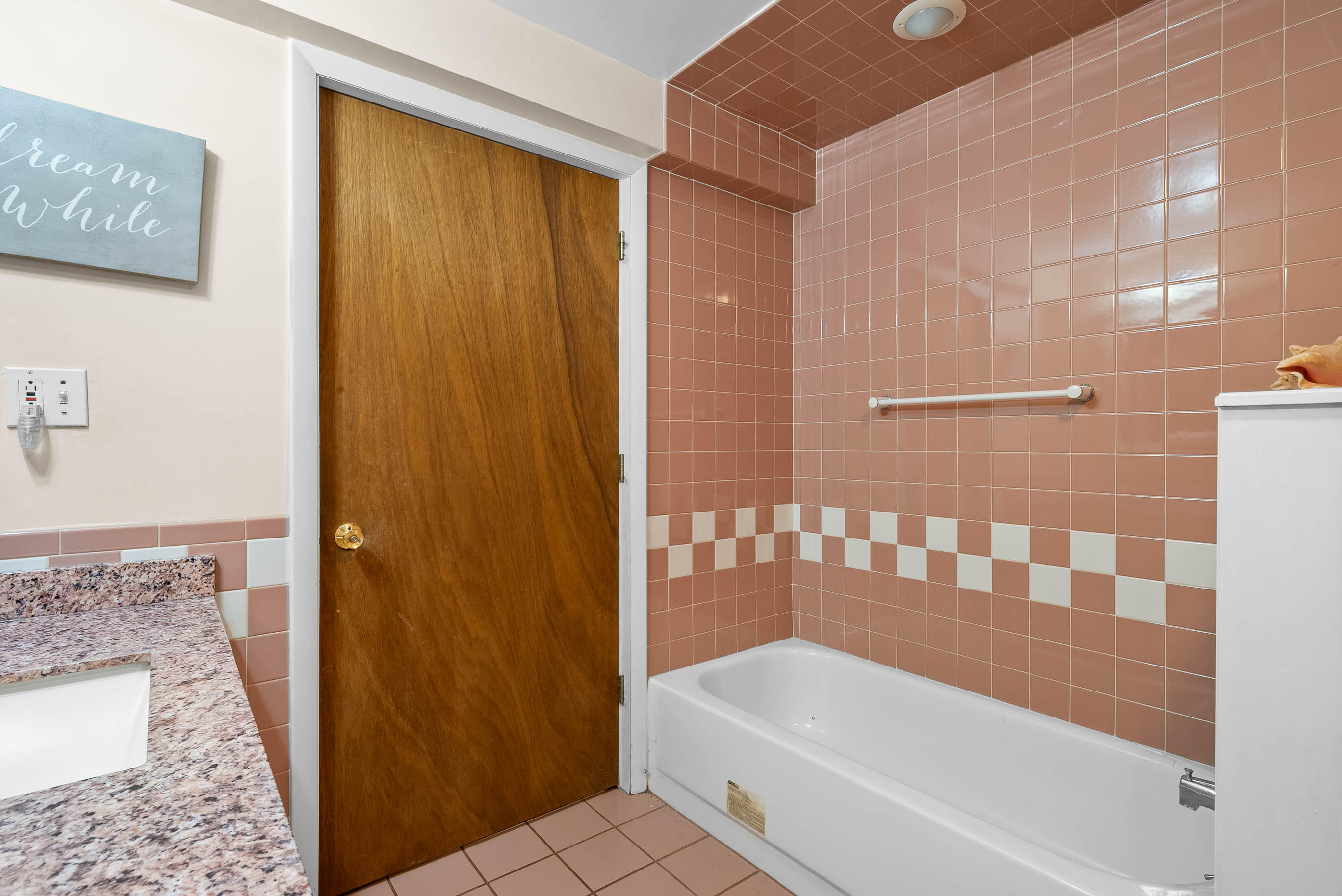 1540 W Main St