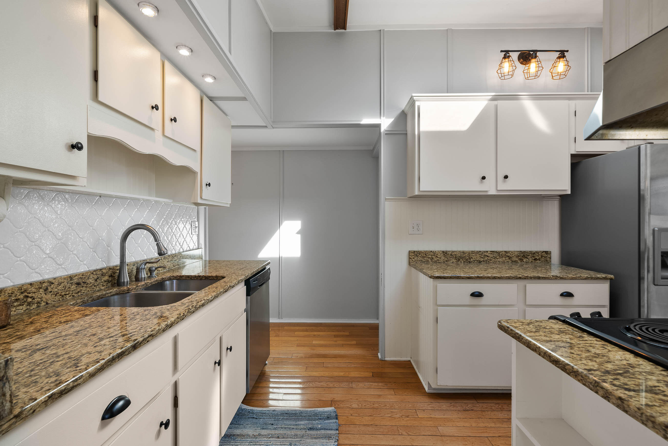 1540 W Main St
