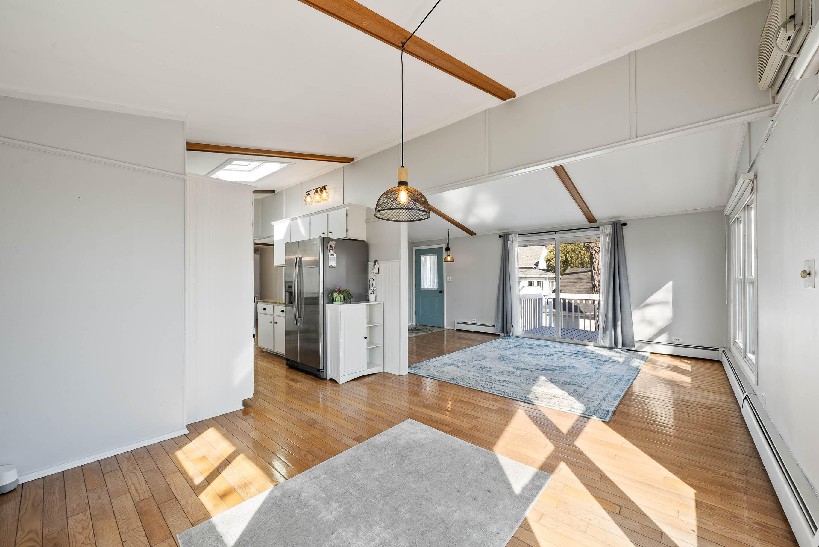 1540 W Main St