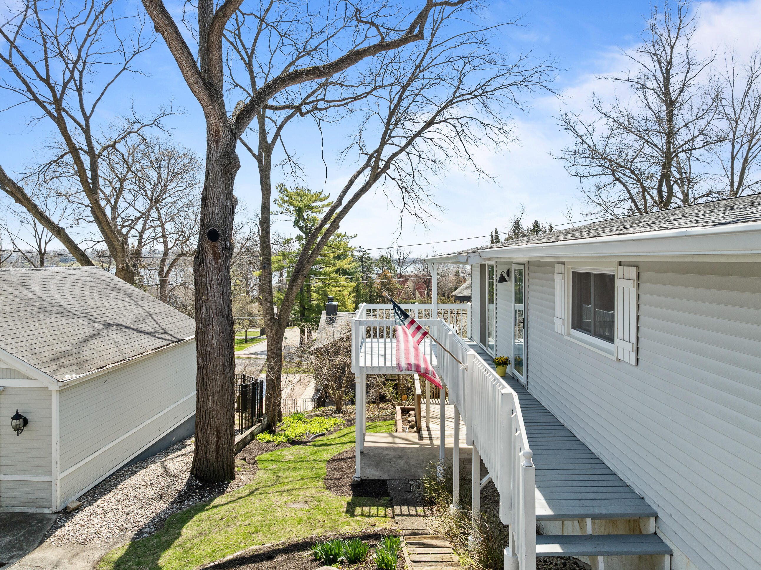 1540 W Main St