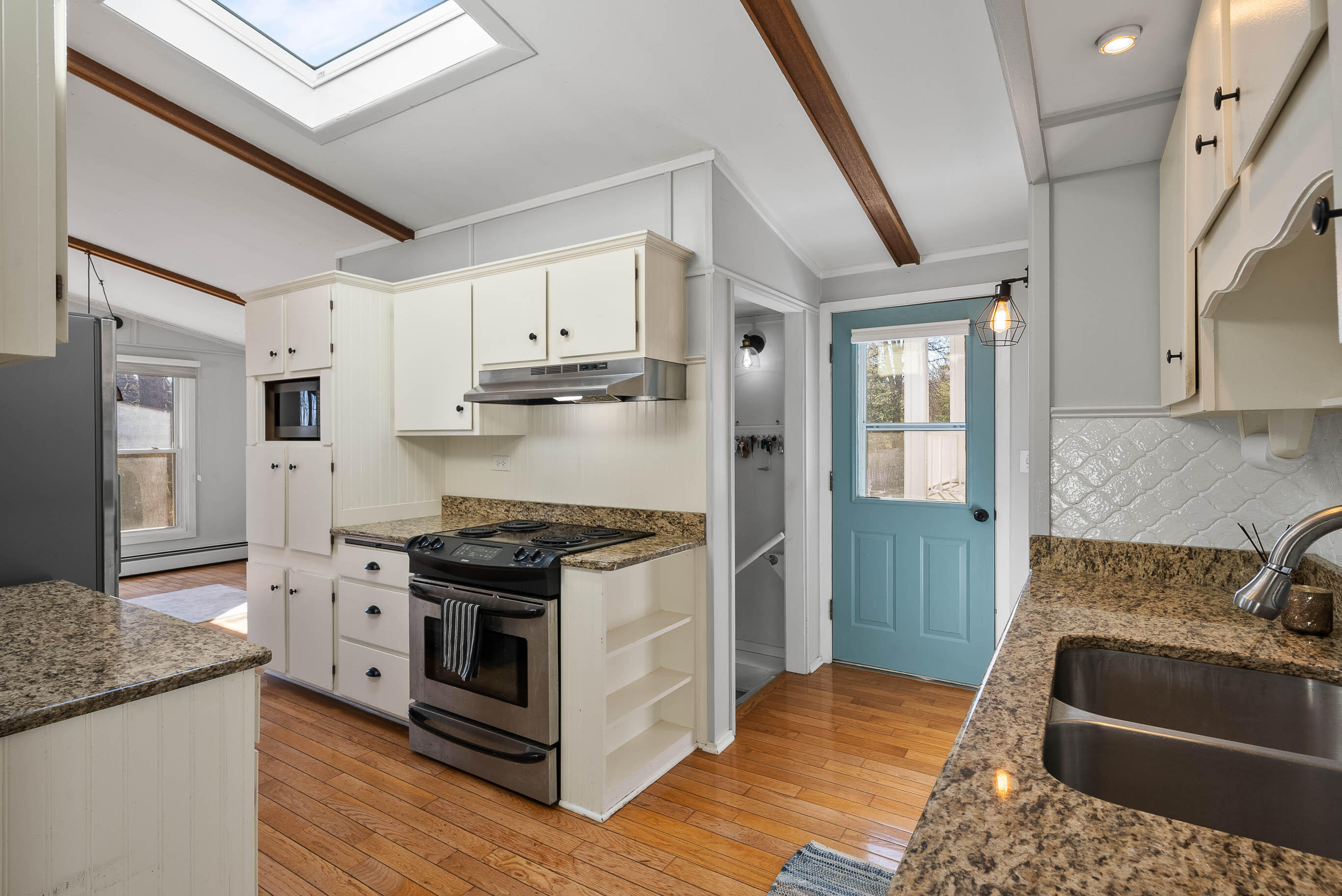 1540 W Main St
