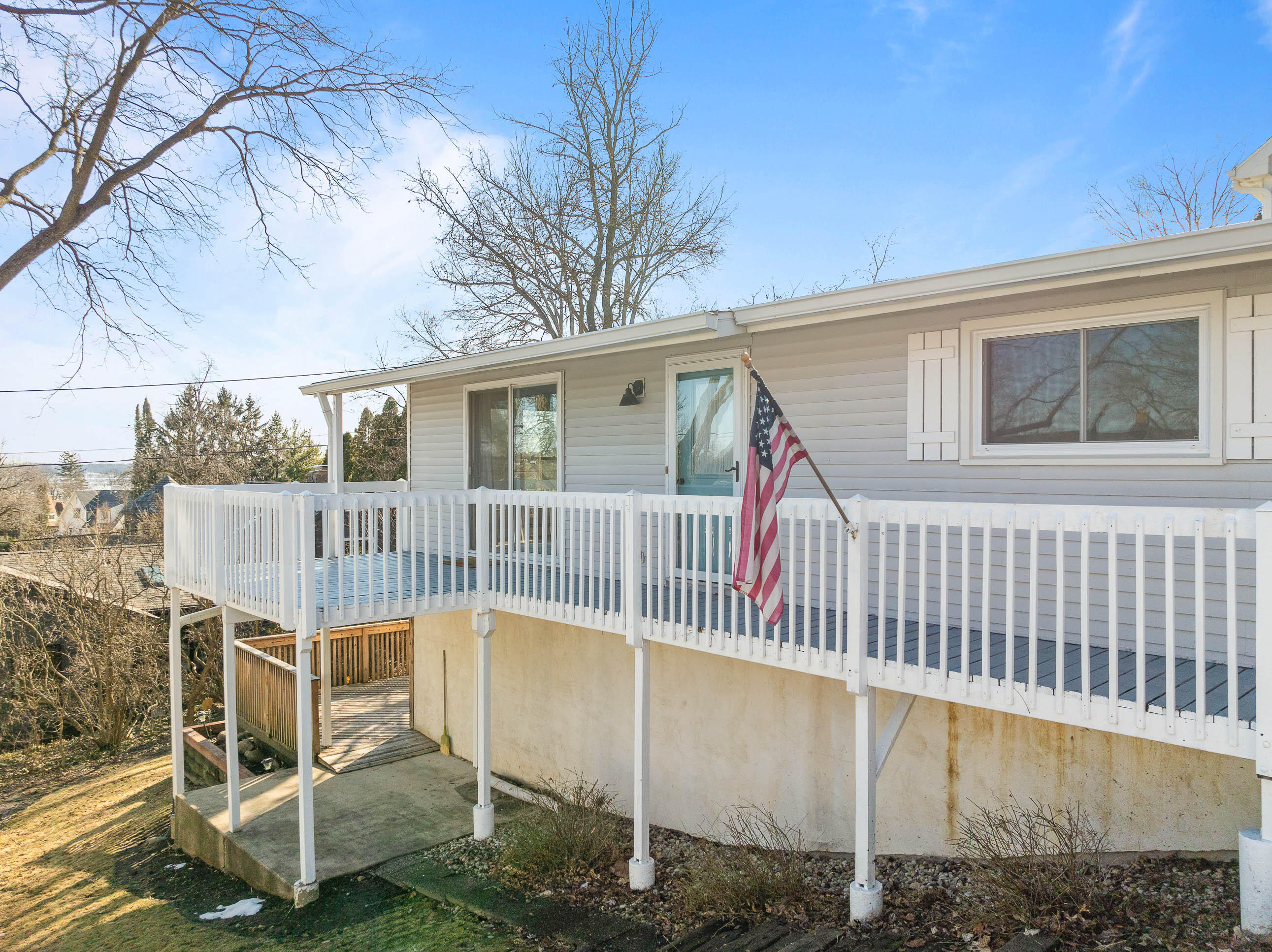 1540 W Main St