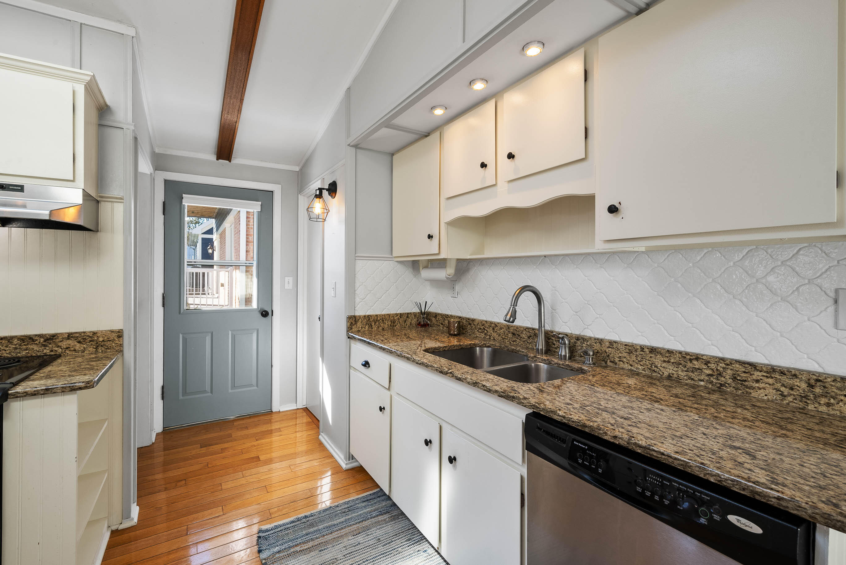 1540 W Main St