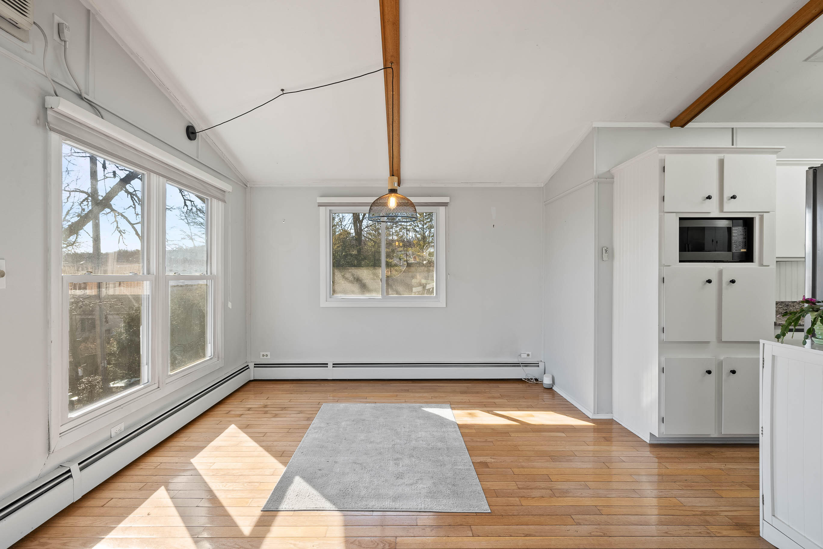 1540 W Main St