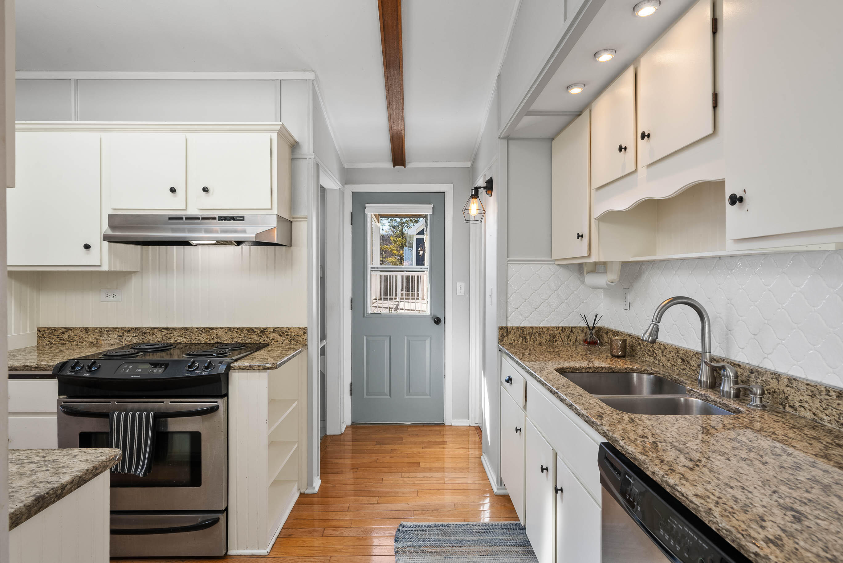 1540 W Main St