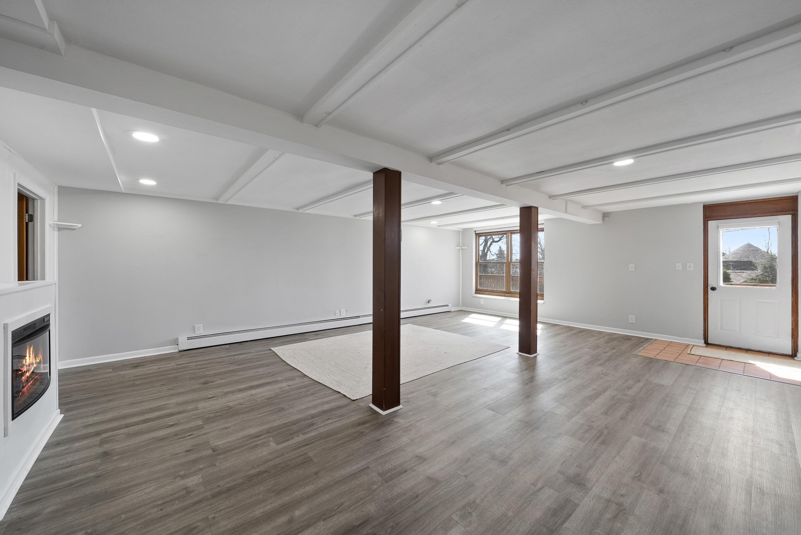 1540 W Main St