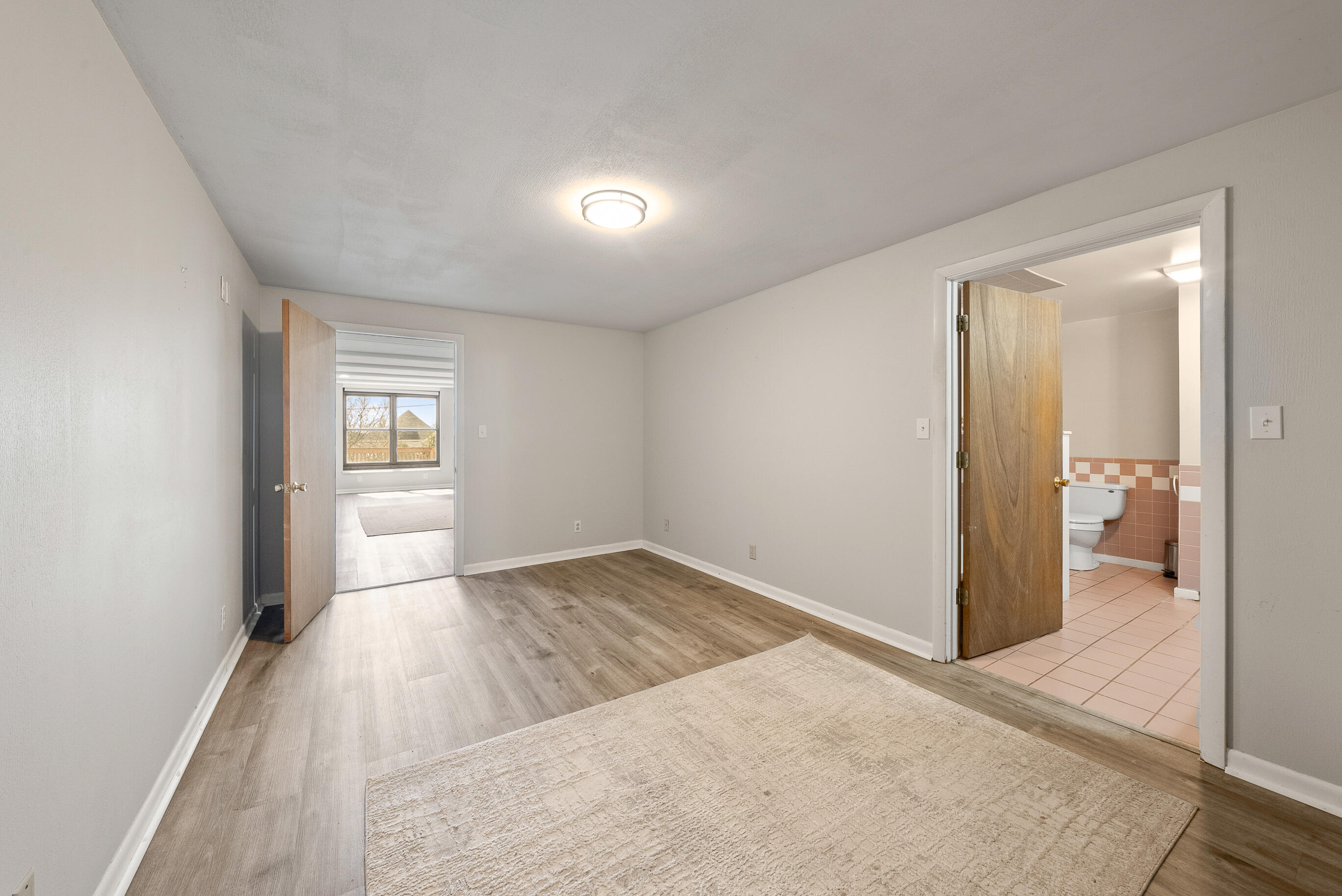 1540 W Main St