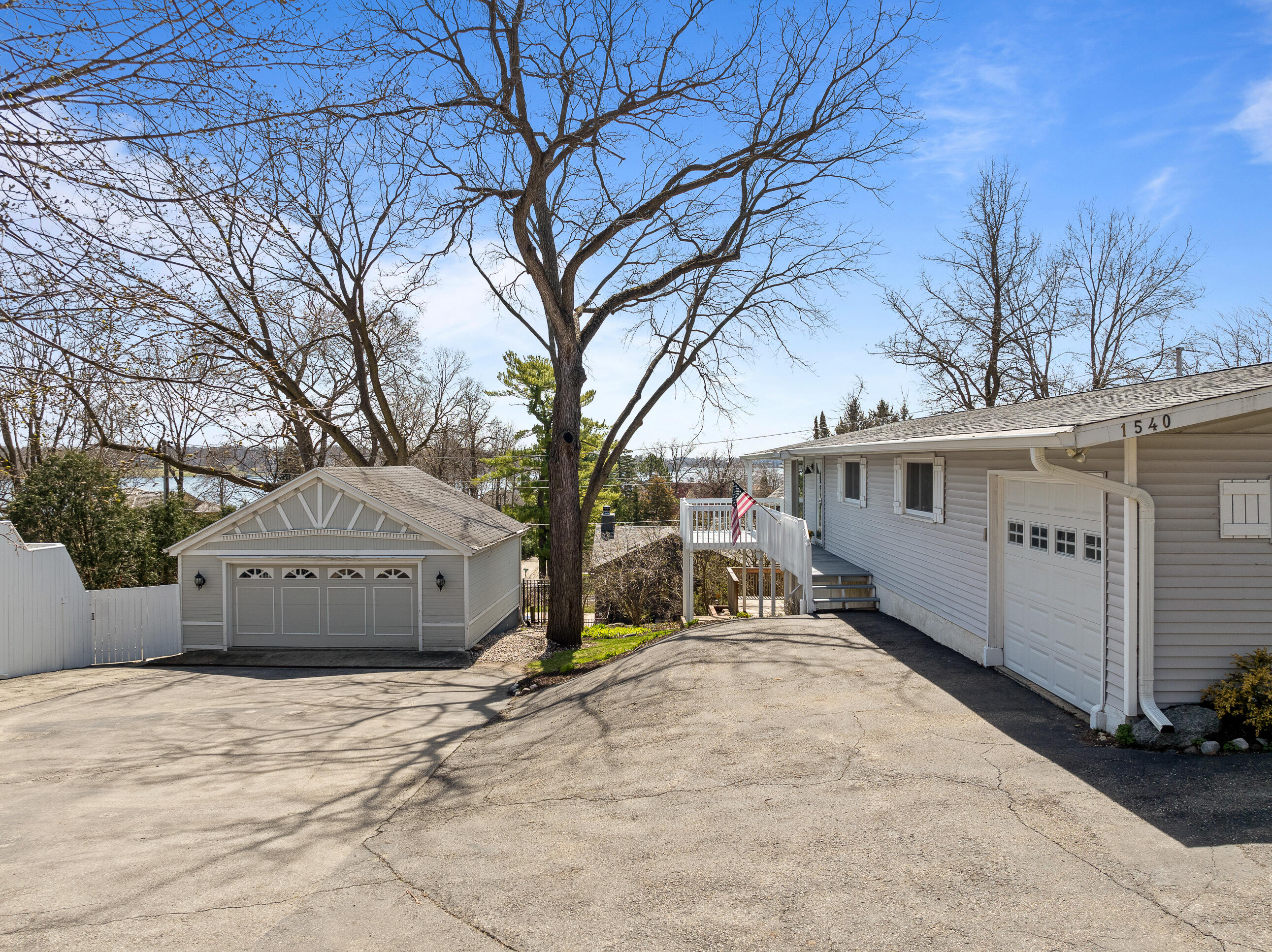 1540 W Main St