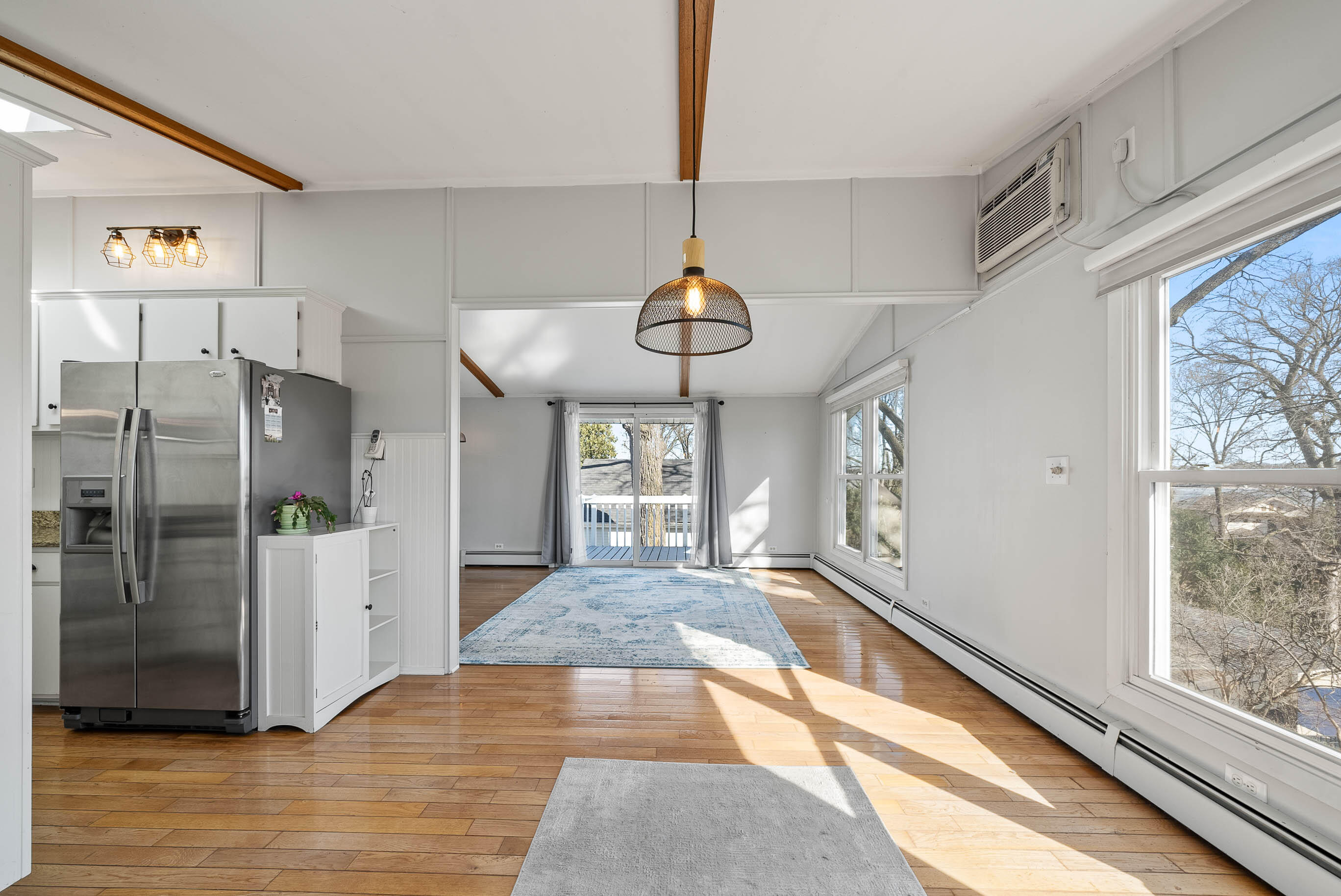 1540 W Main St