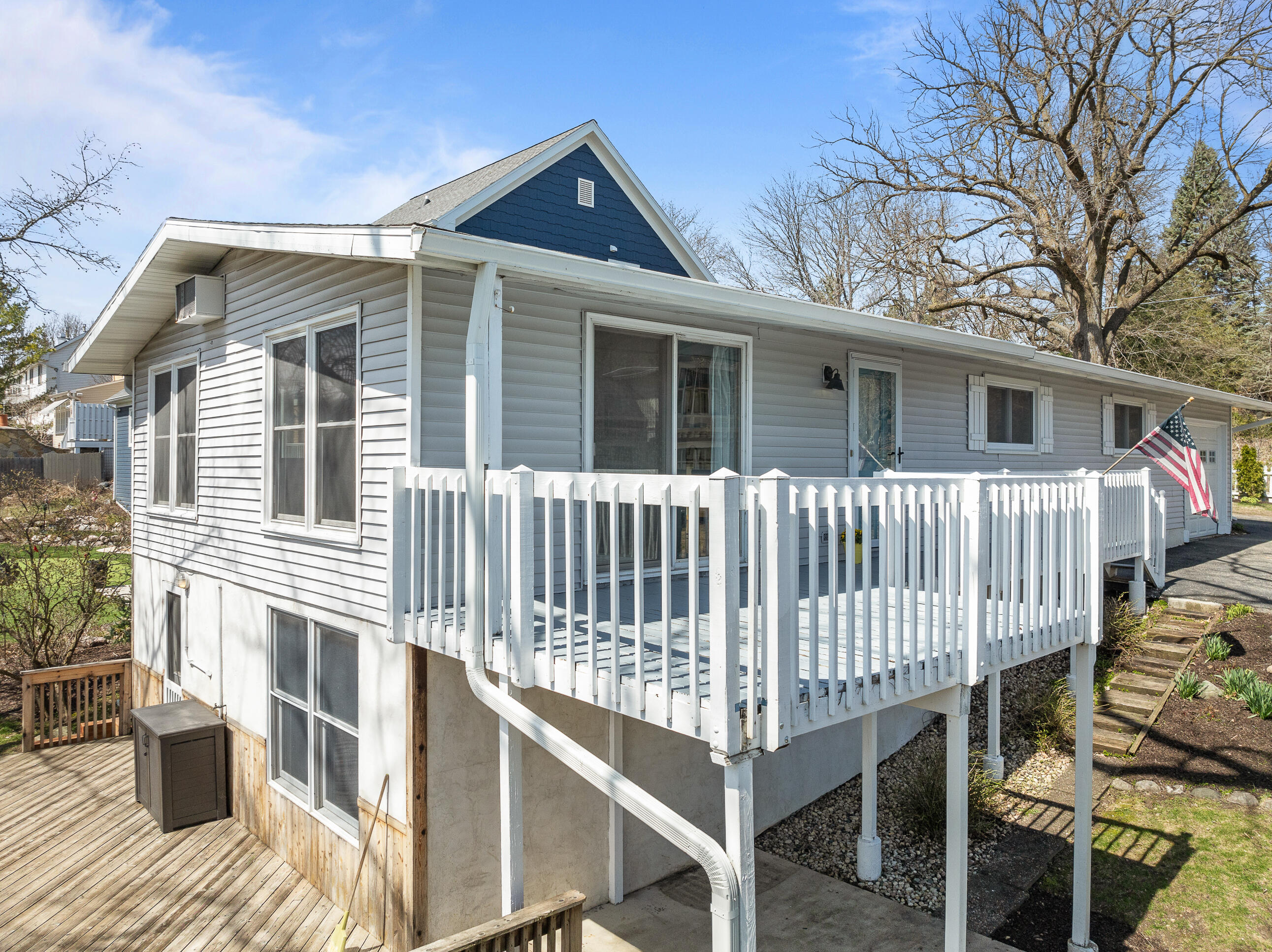 1540 W Main St