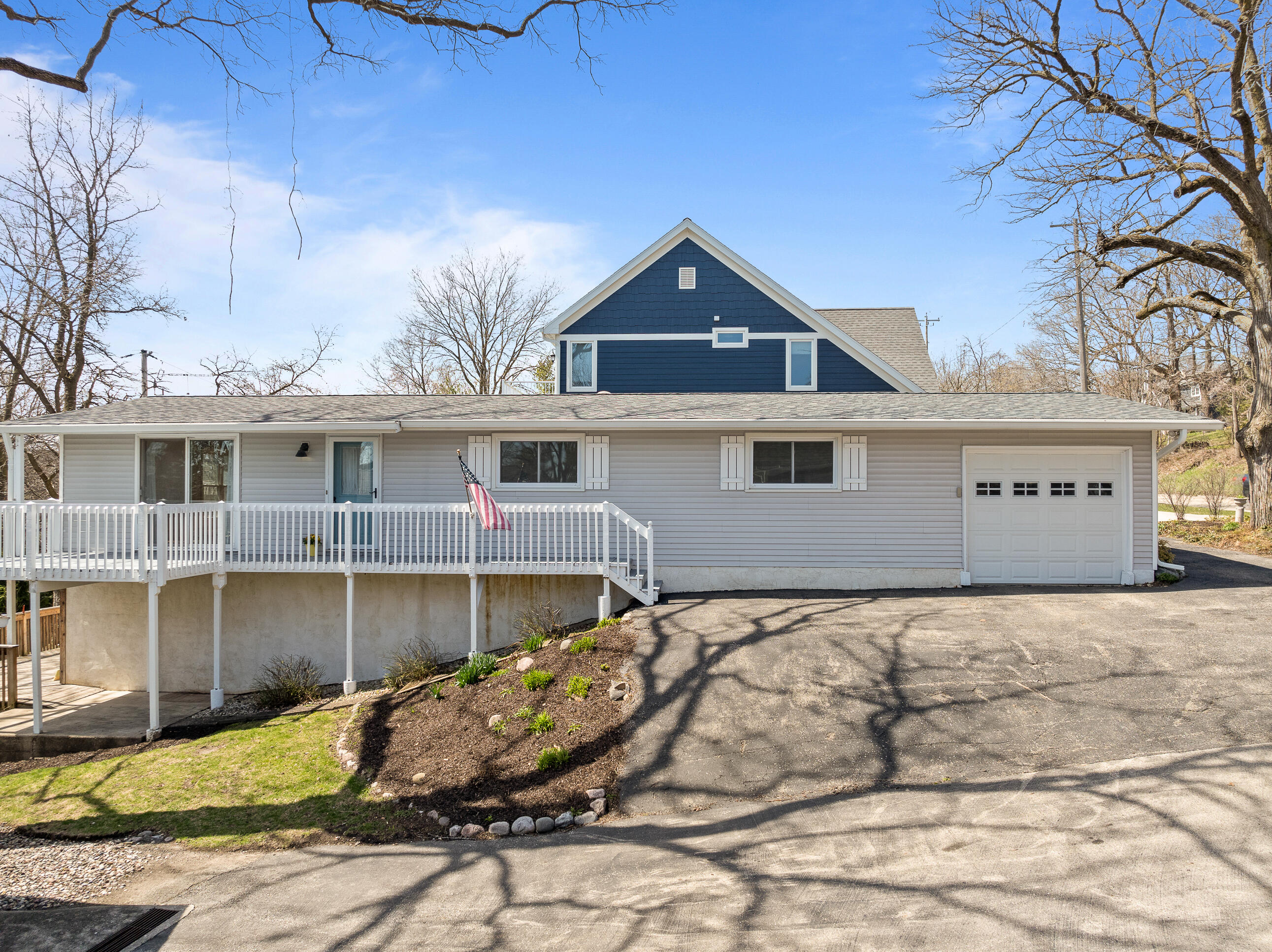 1540 W Main St