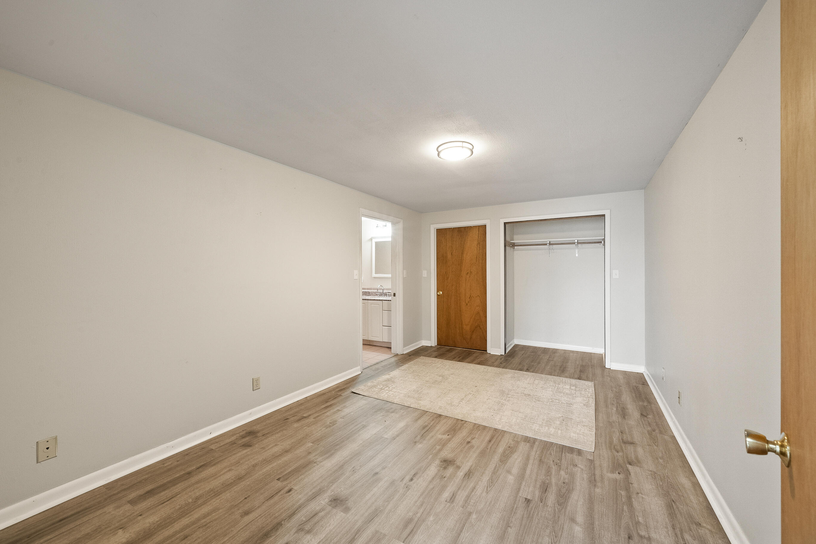 1540 W Main St
