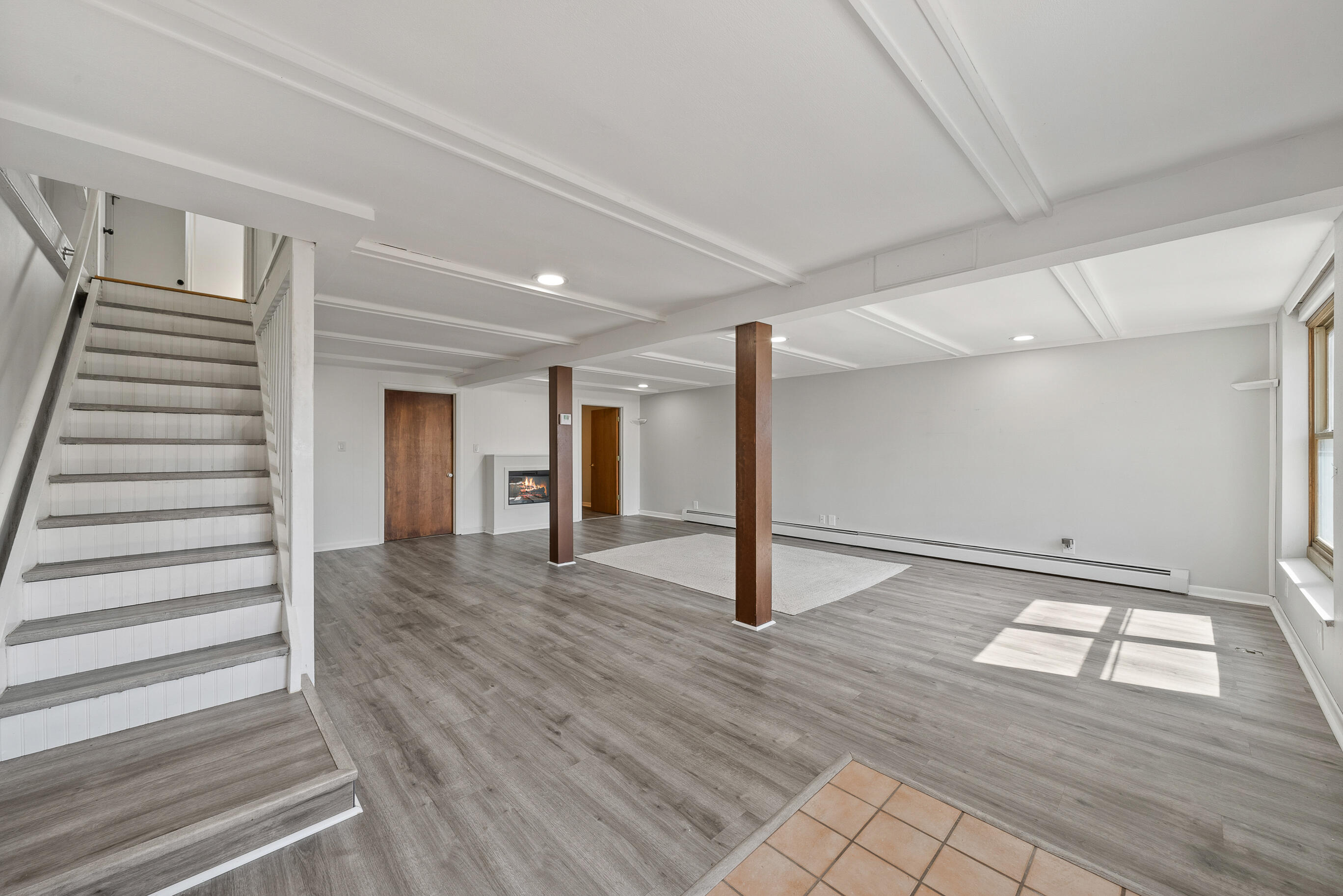 1540 W Main St